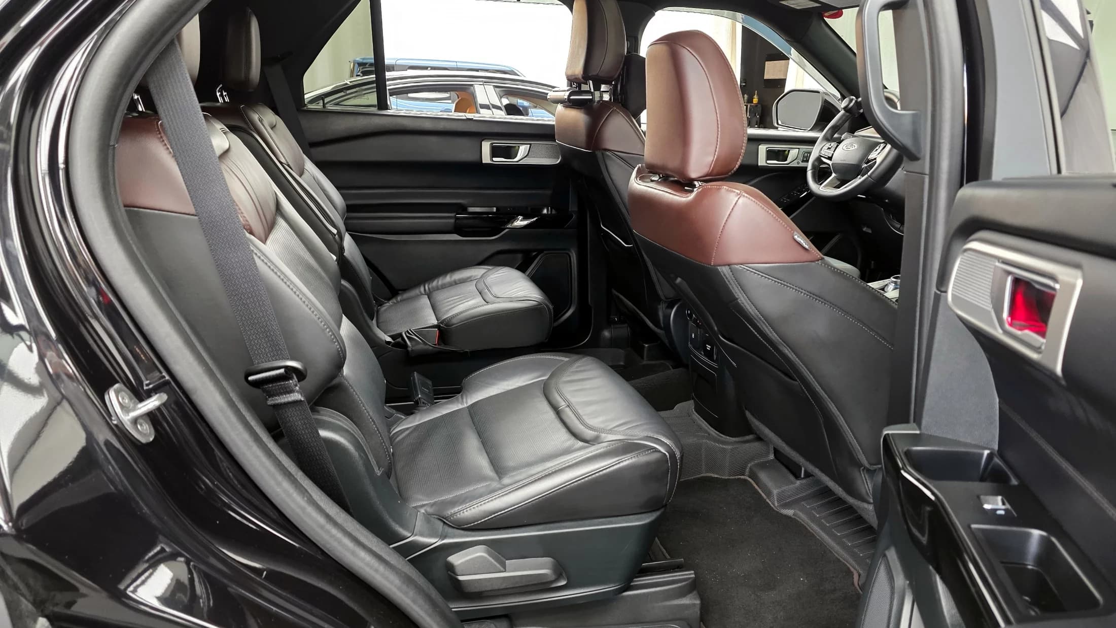 Ford EXPLORER 3.0 Platinum 4WD, 2023 г. 48588 км. — фото 12