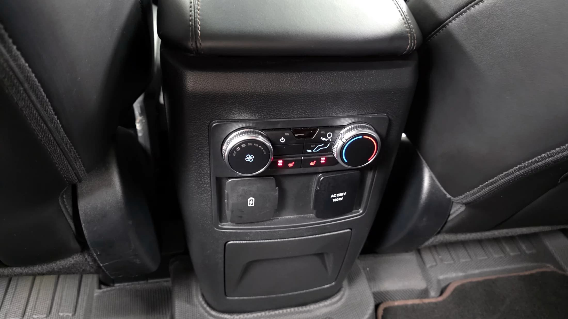 Ford EXPLORER 3.0 Platinum 4WD, 2023 г. 48588 км. — фото 19