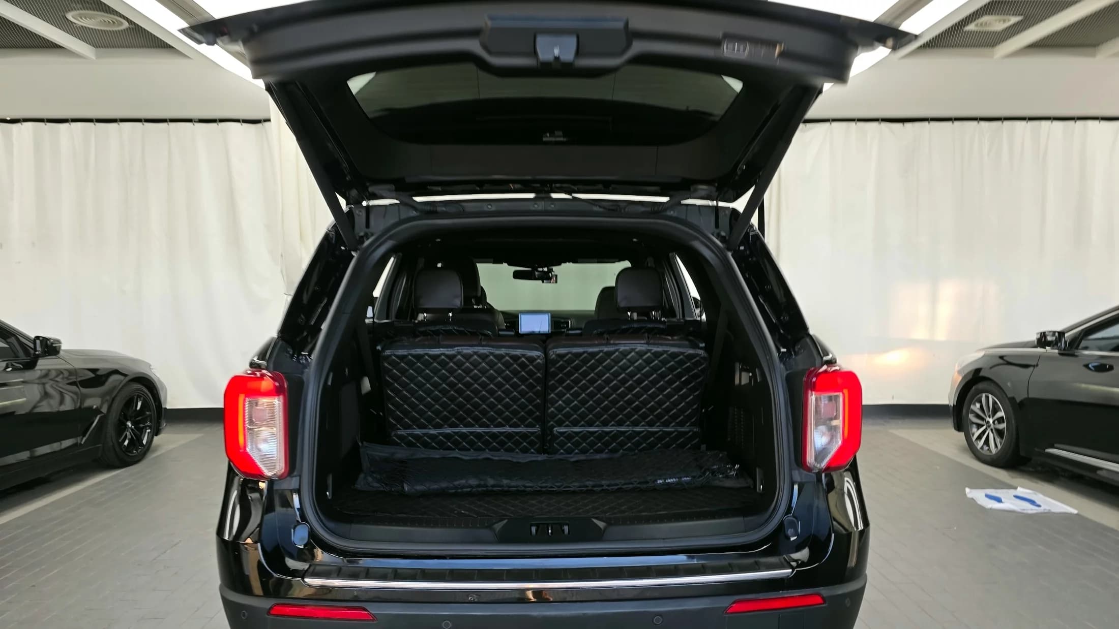 Ford EXPLORER 3.0 Platinum 4WD, 2023 г. 48588 км. — фото 20