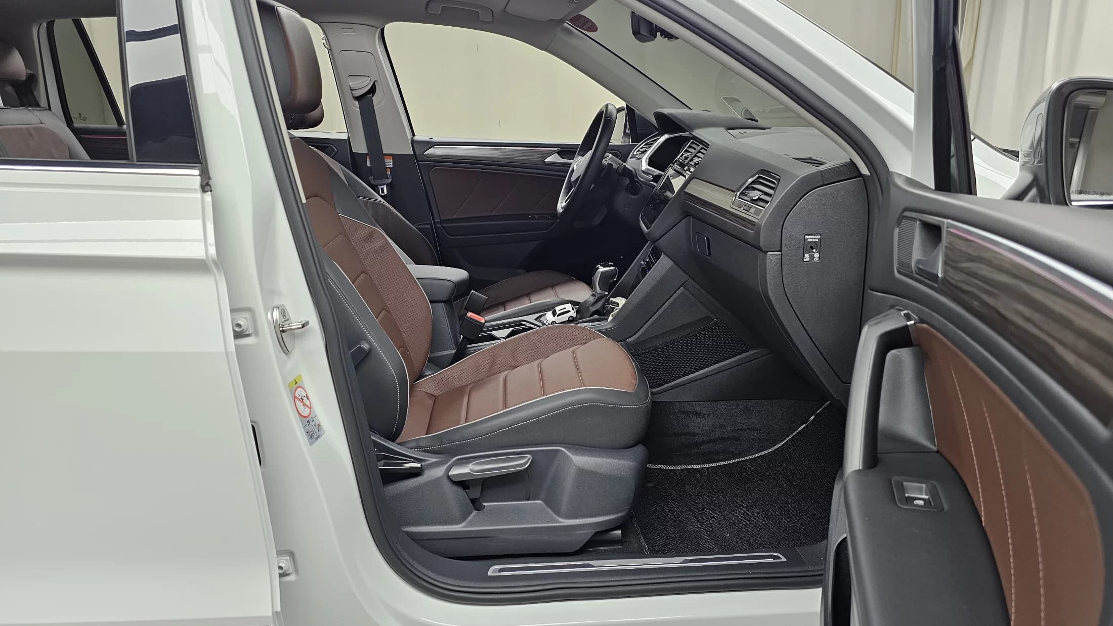 Volkswagen TIGUAN 2.0 TSI Prestige, 2023 г. 6933 км. — фото 11