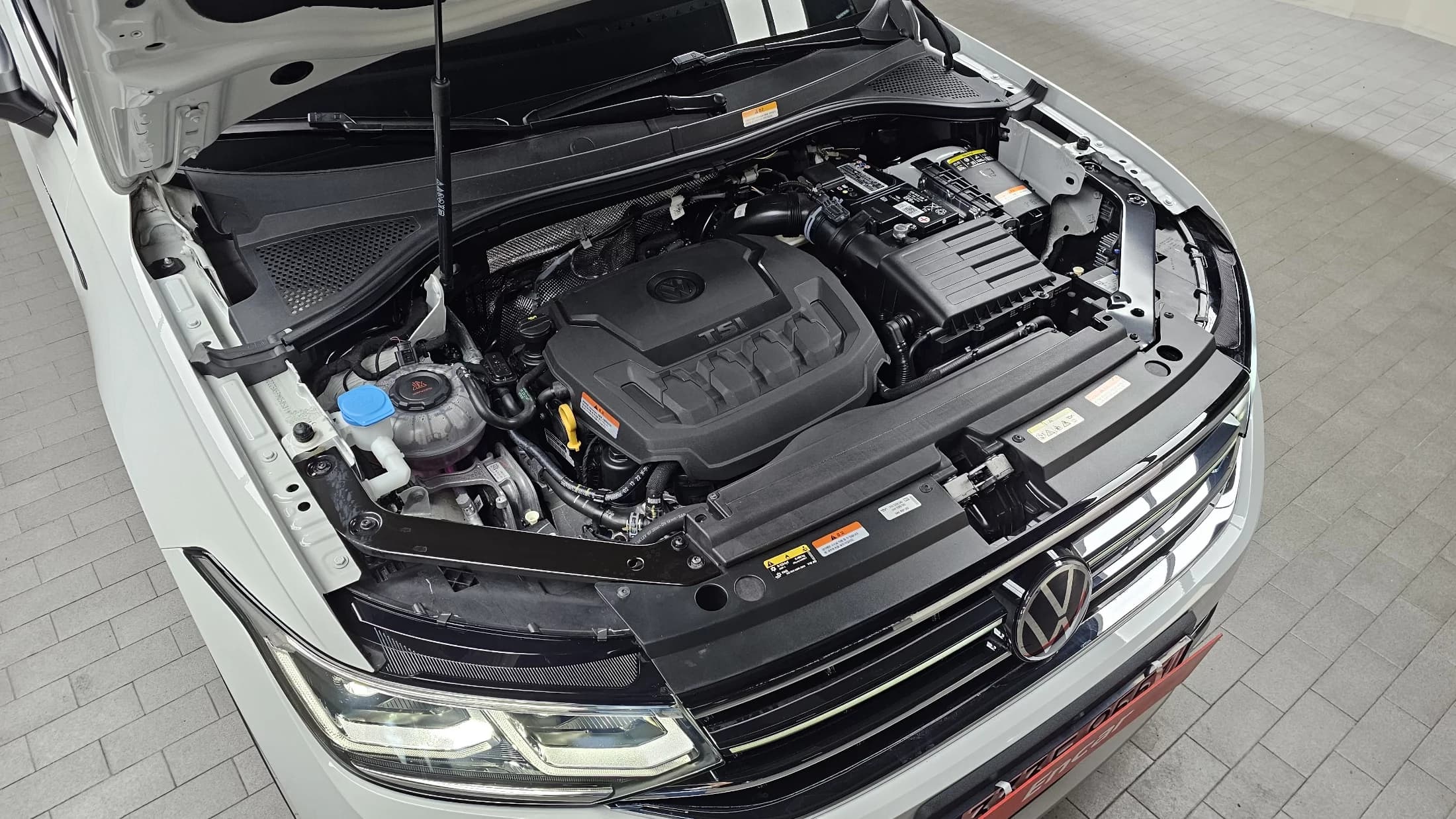Volkswagen TIGUAN 2.0 TSI Prestige, 2023 г. 6933 км. — фото 6