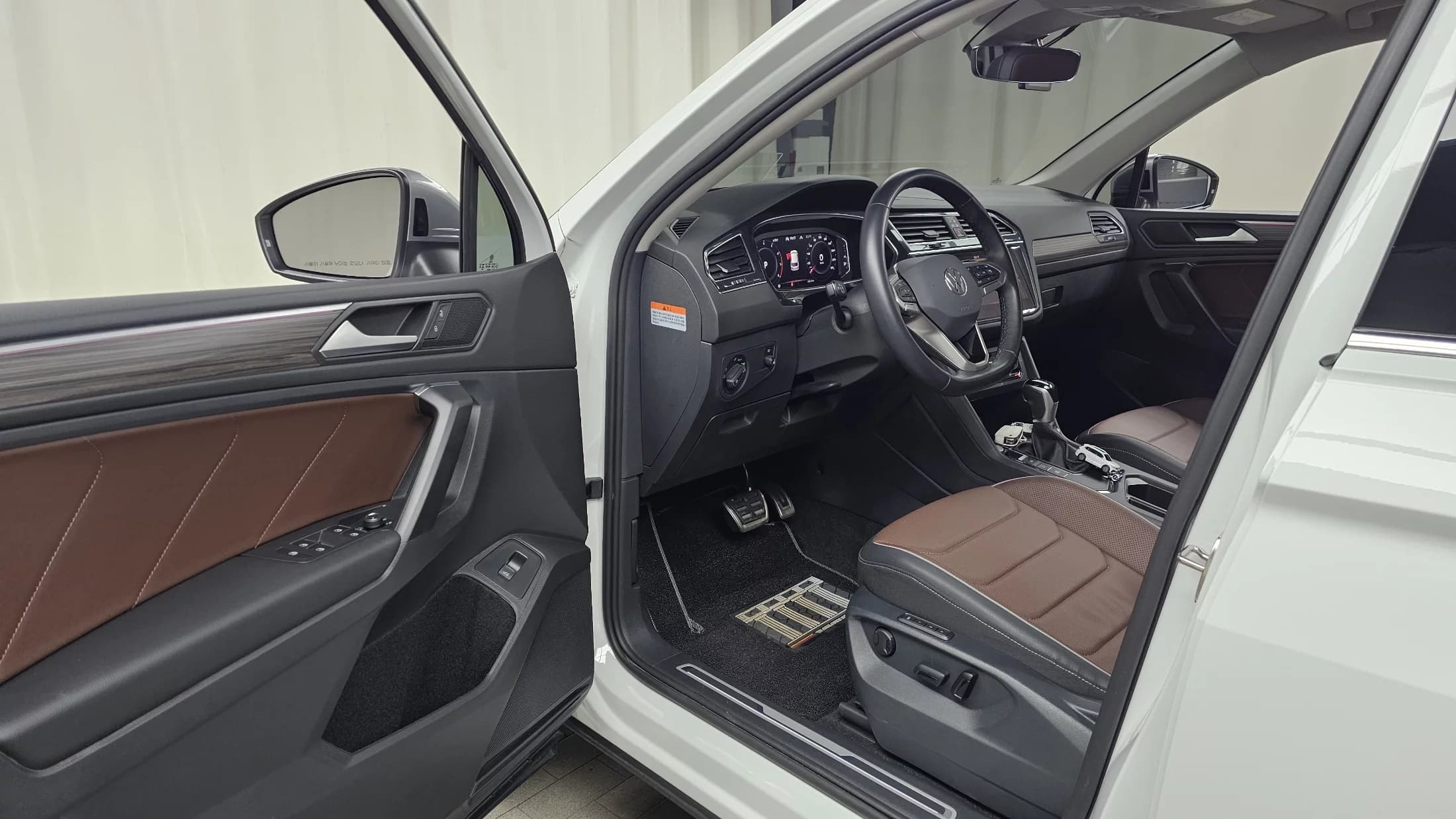 Volkswagen TIGUAN 2.0 TSI Prestige, 2023 г. 6933 км. — фото 10