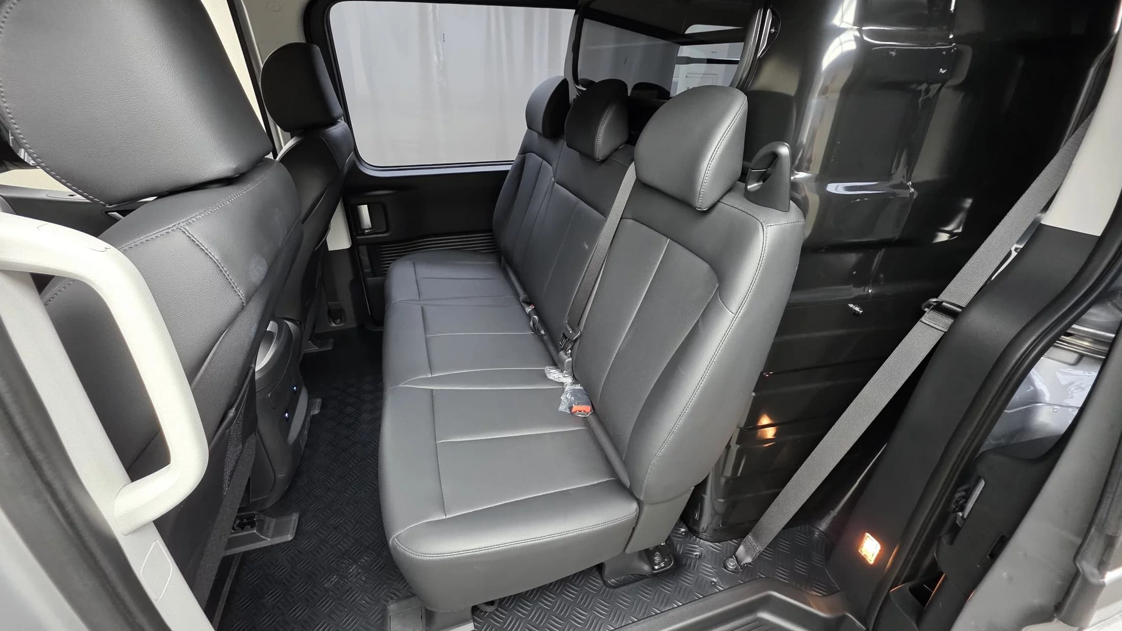 Hyundai Staria L3.5 Cargo 5-Seater Modern, 2024 г. 2562 км. — фото 18