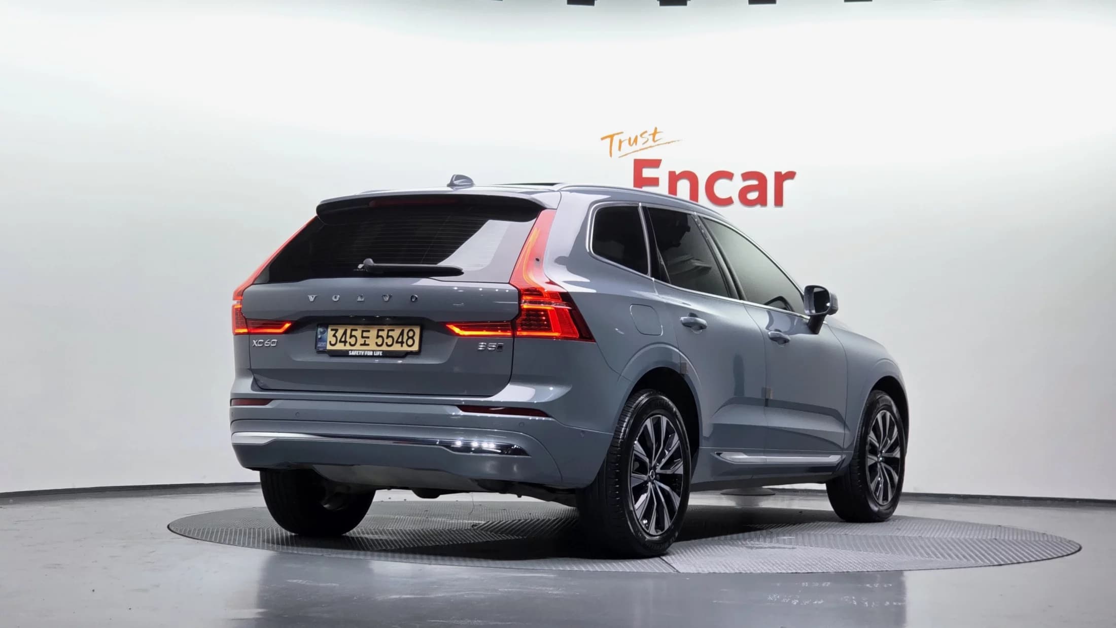 Volvo XC60 B5 Ultimate Bright, 2023 г. 103302 км. — фото 2