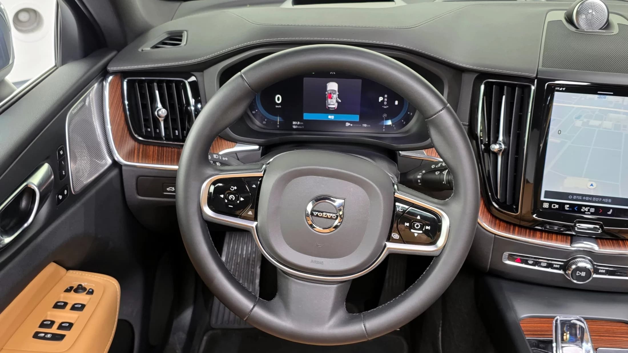 Volvo XC60 B5 Ultimate Bright, 2023 г. 103302 км. — фото 13