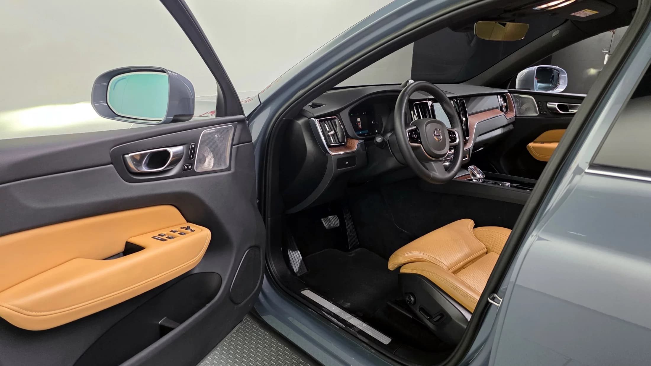 Volvo XC60 B5 Ultimate Bright, 2023 г. 103302 км. — фото 10