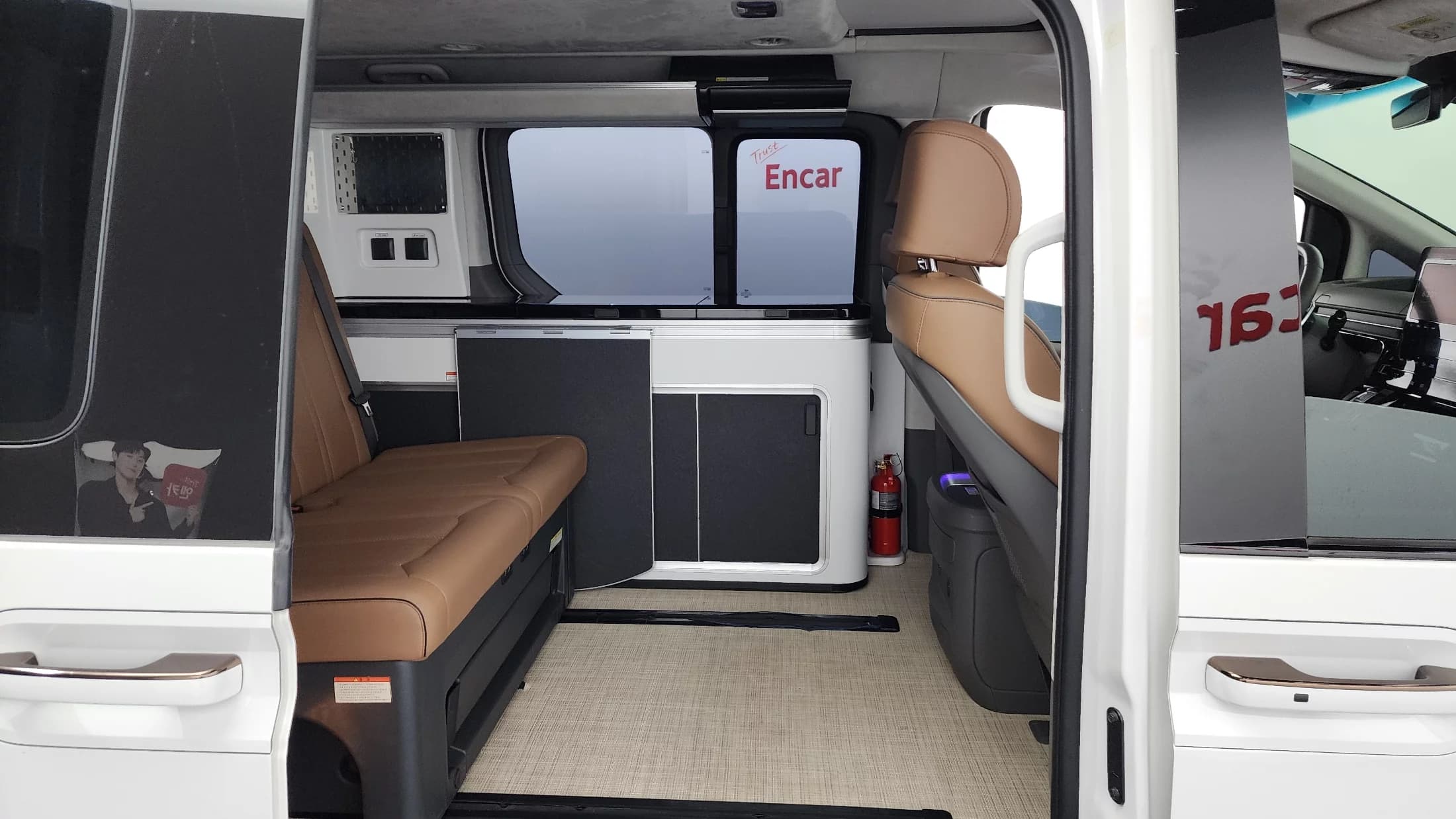 Hyundai Staria 4WD 캠핑카 Prestige Camper 4Seater, 2023 г. 20189 км. — фото 12