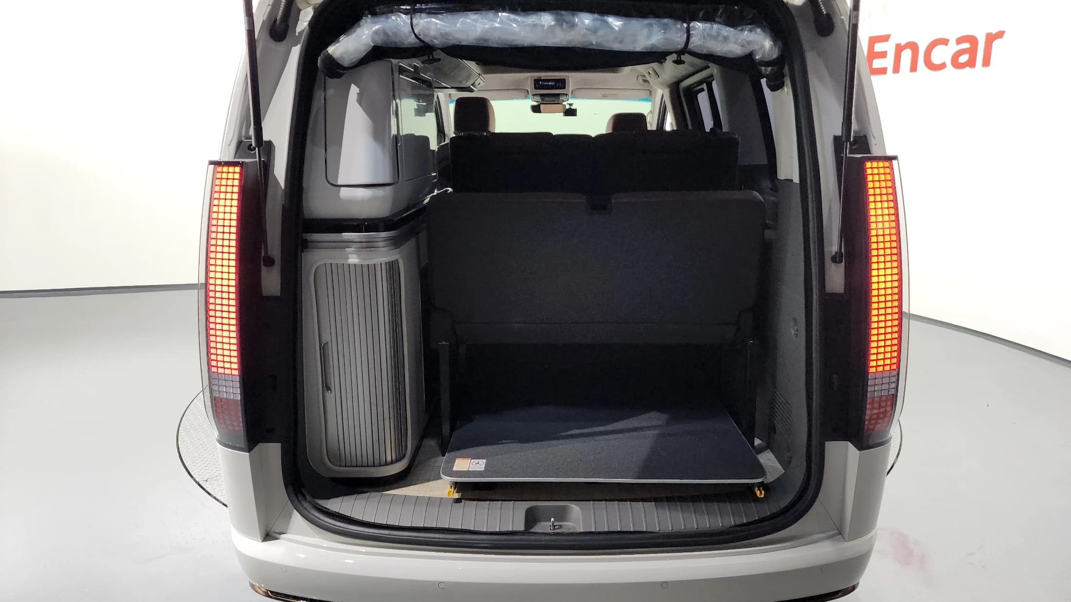 Hyundai Staria 4WD 캠핑카 Prestige Camper 4Seater, 2023 г. 20189 км. — фото 20