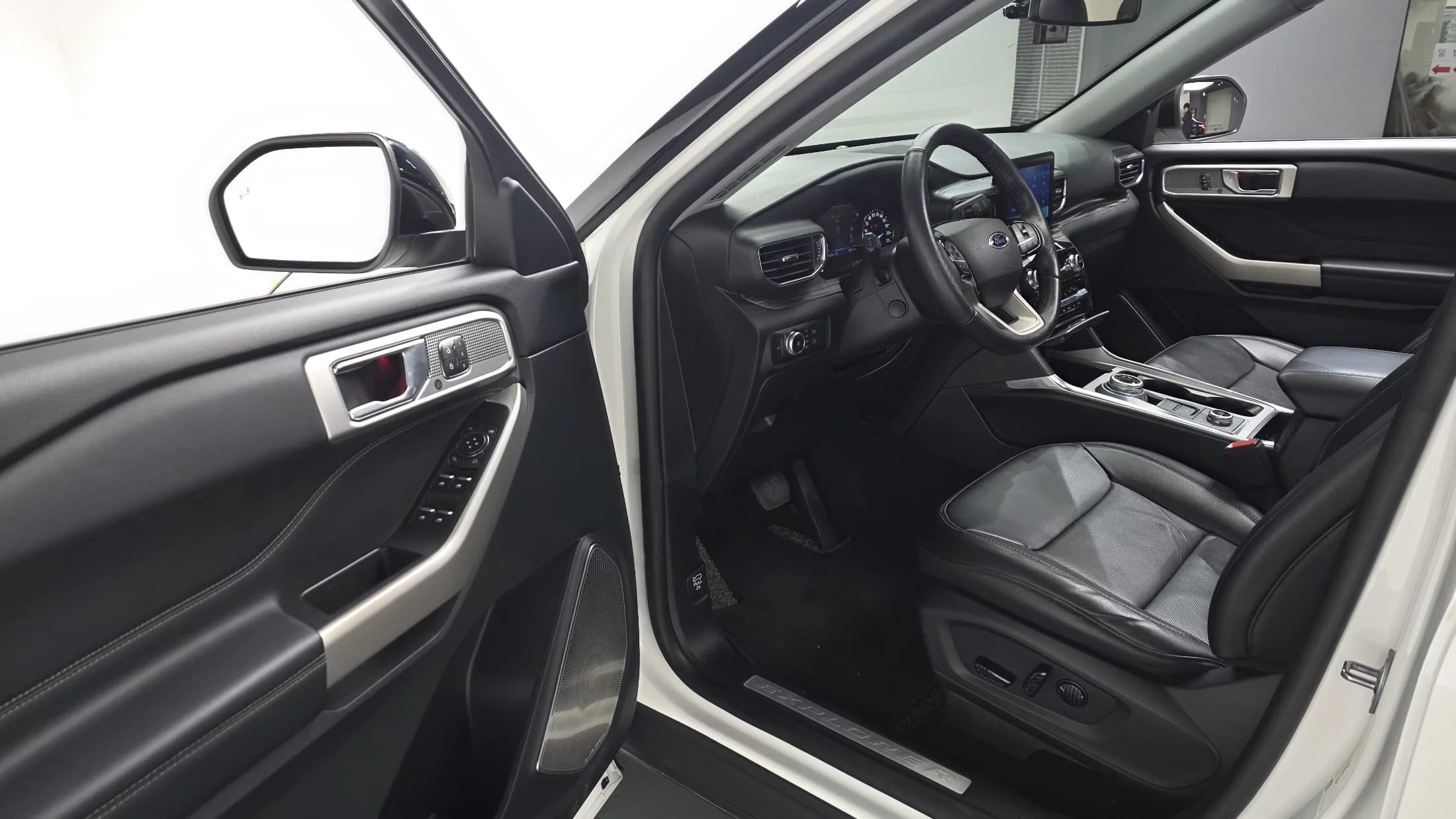 Ford EXPLORER 2.3 LimIted 4WD, 2021 г. 34756 км. — фото 11