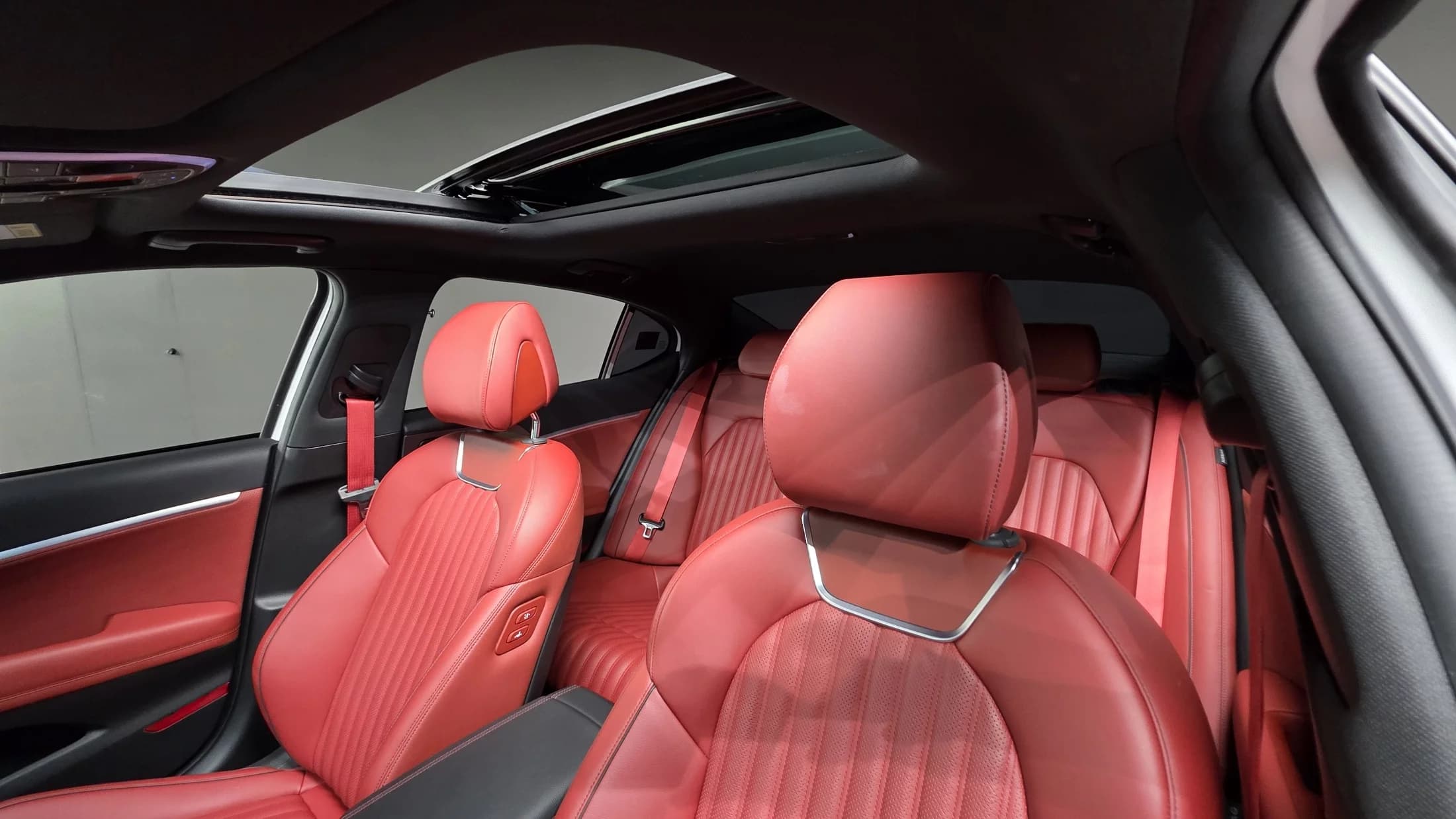 Genesis G70 Gasoline 2.5T 4WD, 2023 г. 12144 км. — фото 12