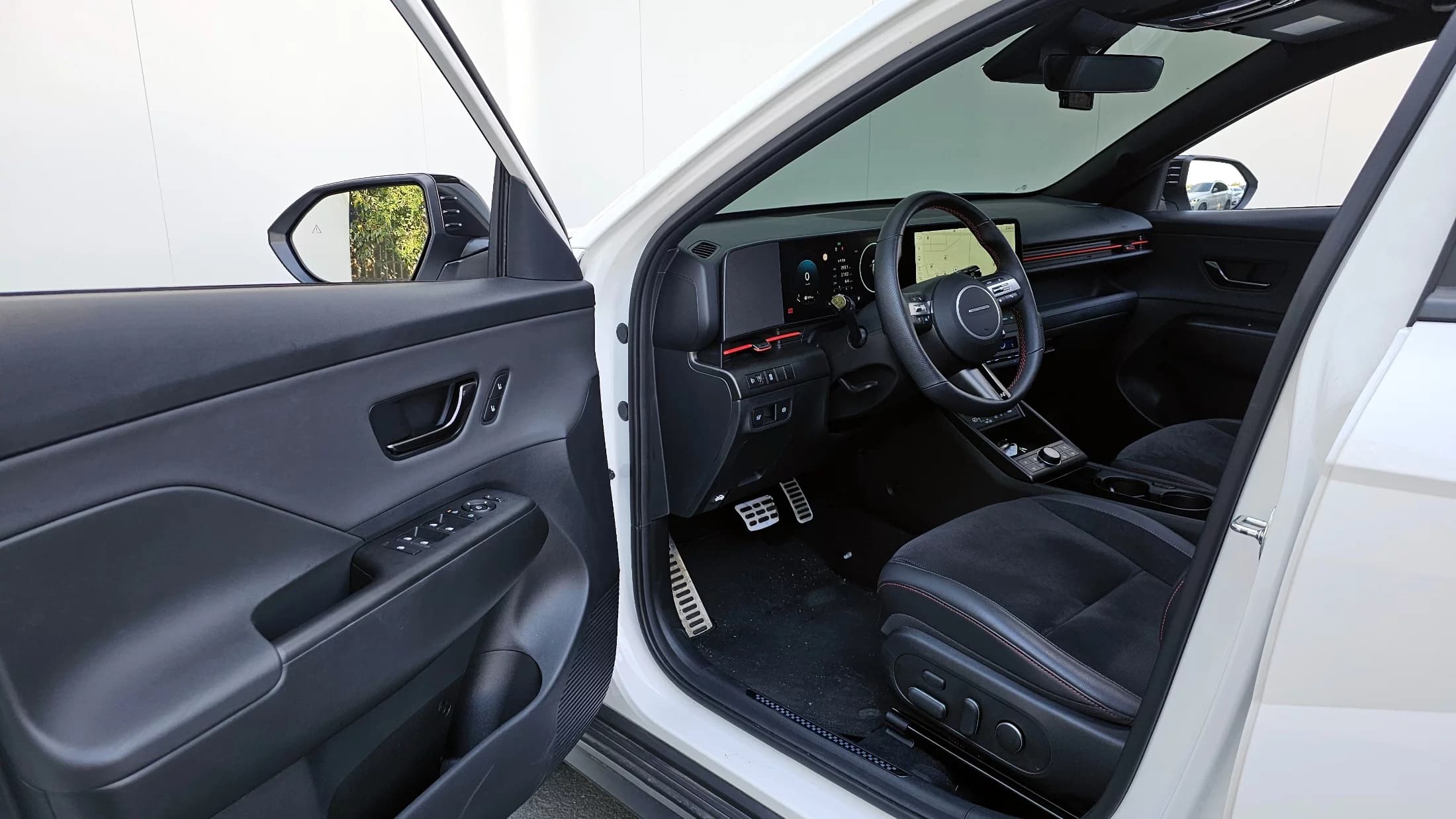 Hyundai Kona Gasoline 1.6 Turbo 2WD Inspiration, 2023 г. 12438 км. — фото 11