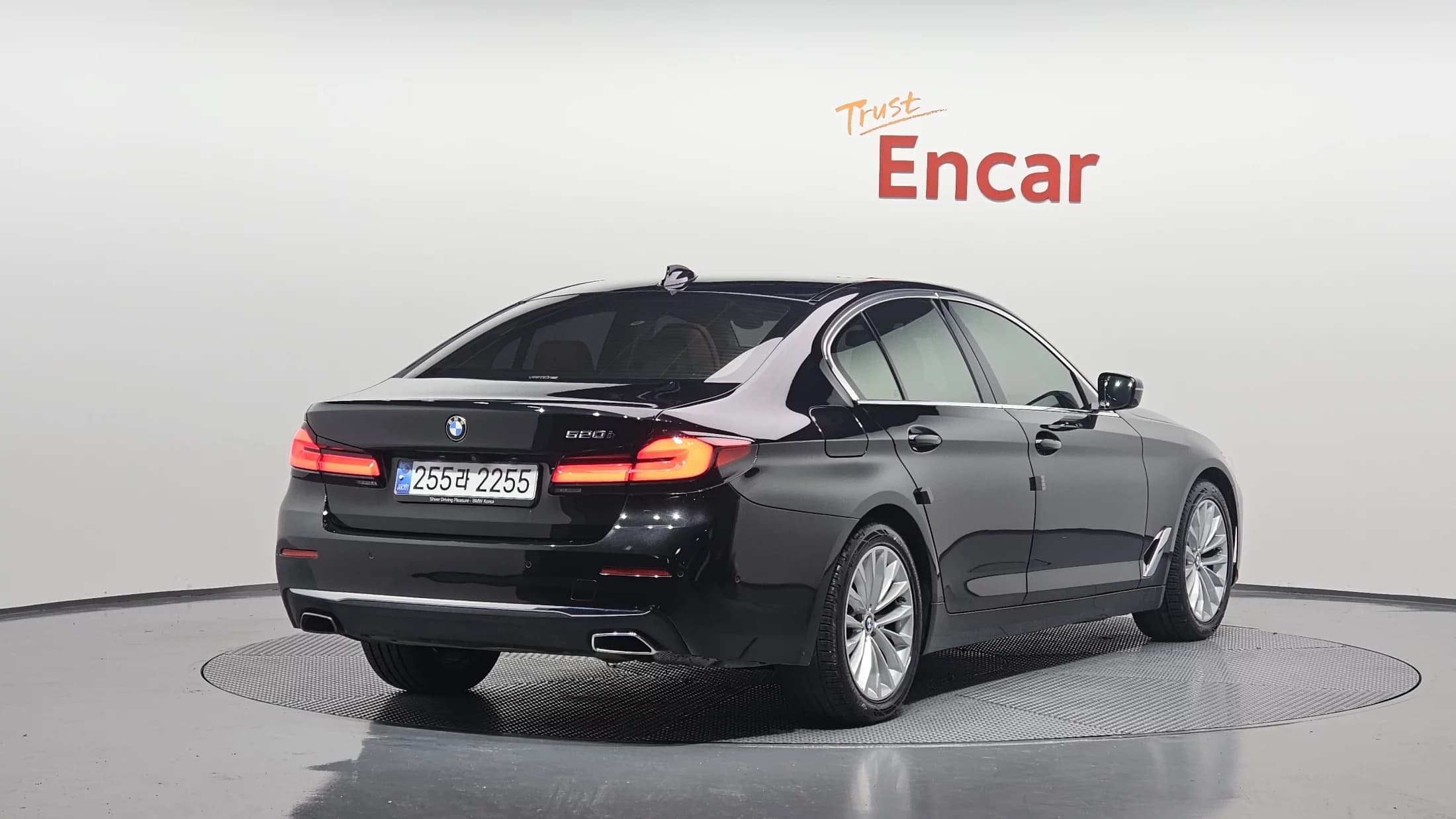 BMW 5-Series 520i Luxury, 2021 г. 88581 км. — фото 2