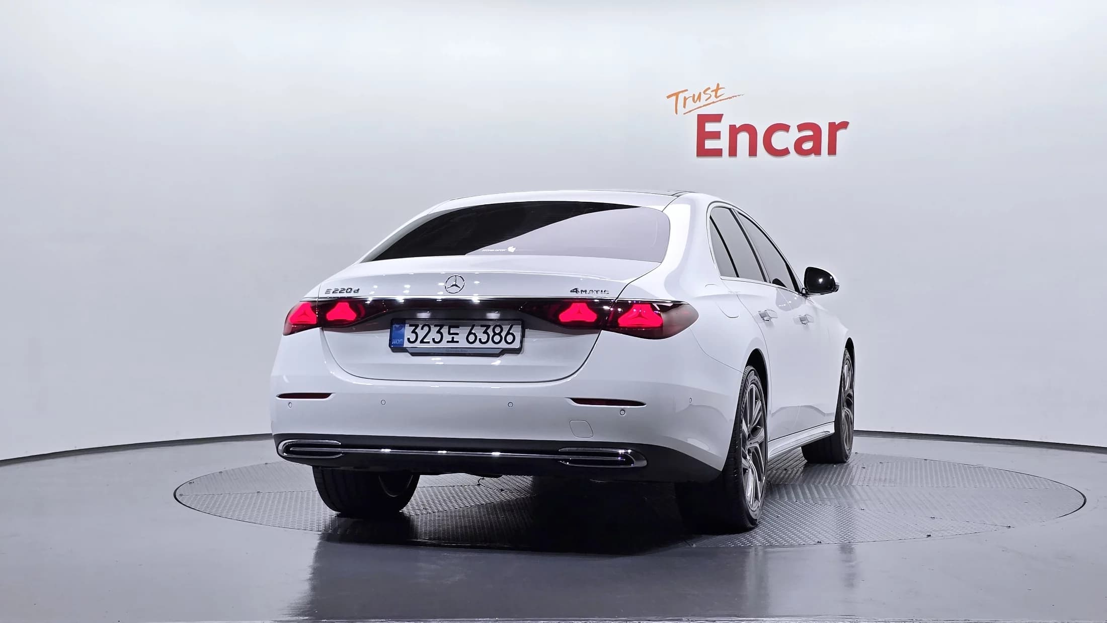 Mercedes-Benz E-Class E220d 4MATIC Exclusive, 2024 г. 15177 км. — фото 4