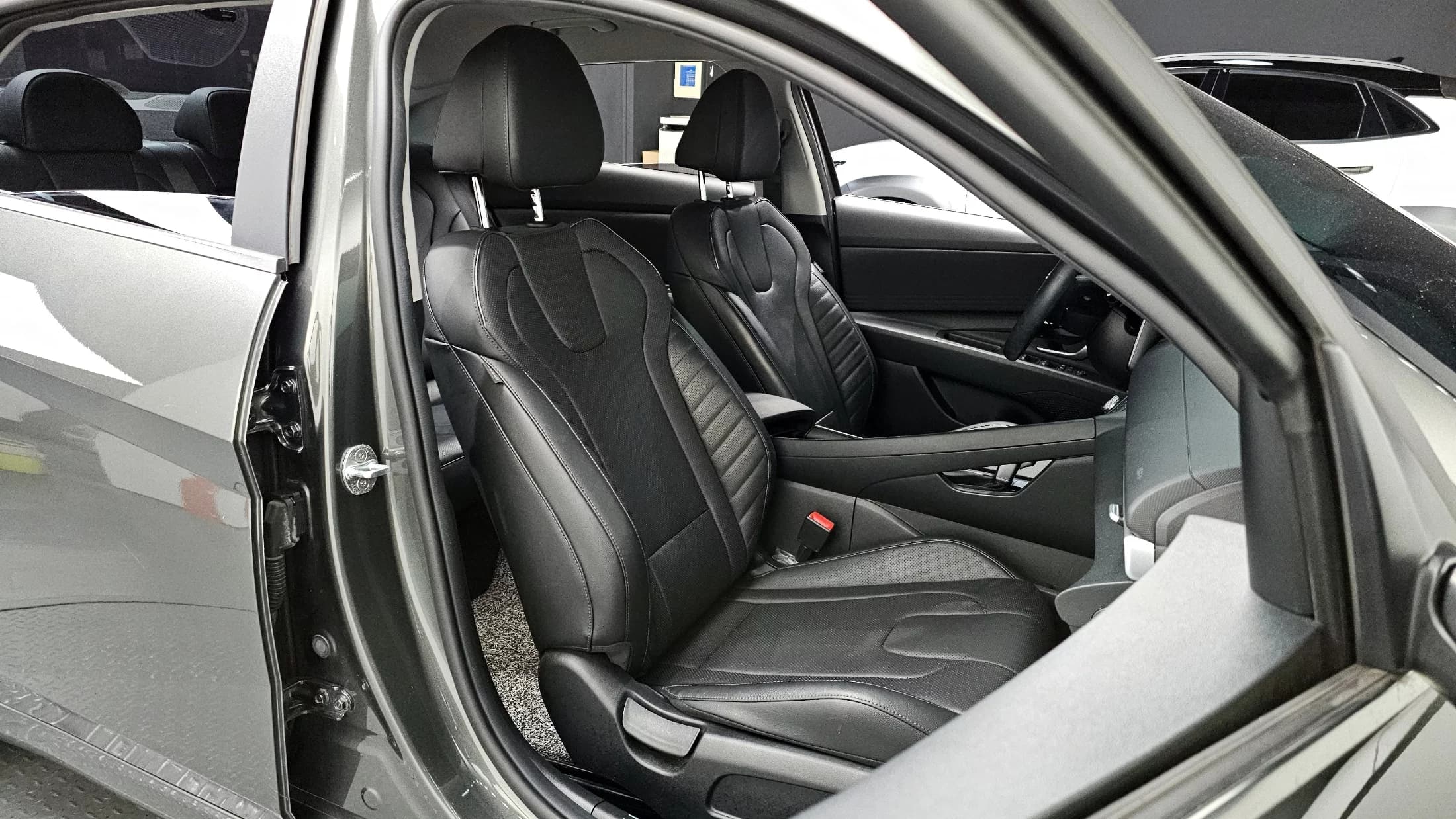 Hyundai AVANTE (Хендай Элантра) Inspiration, гибрид, 2021 г. 97662 км. — фото 10