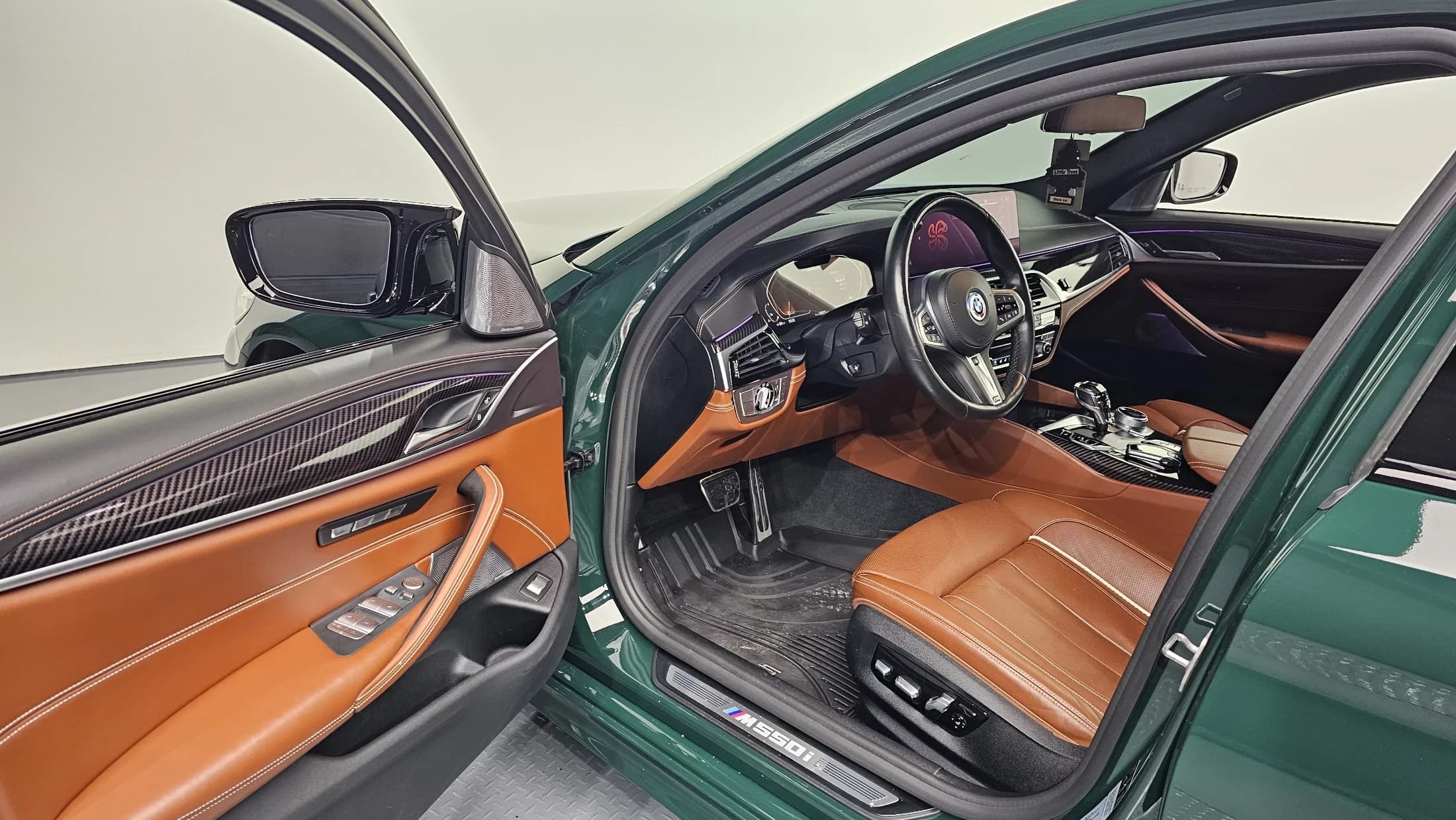 BMW 5-Series M550i xDrive, 2021 г. 55981 км. — фото 10