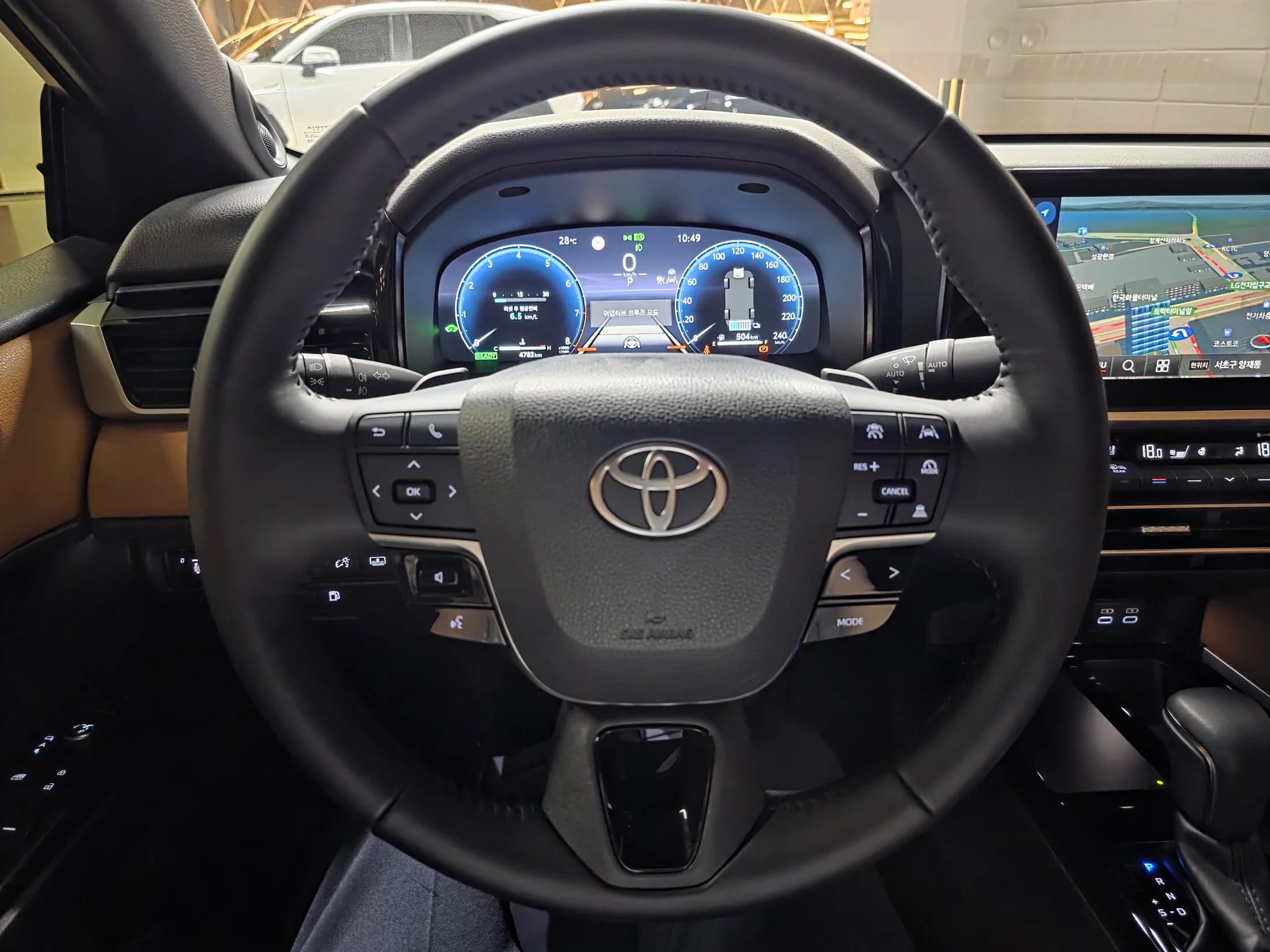 Toyota CAMRY 2.5 XLE Premium Hybrid, гибрид, 2024 г. 4862 км. — фото 13
