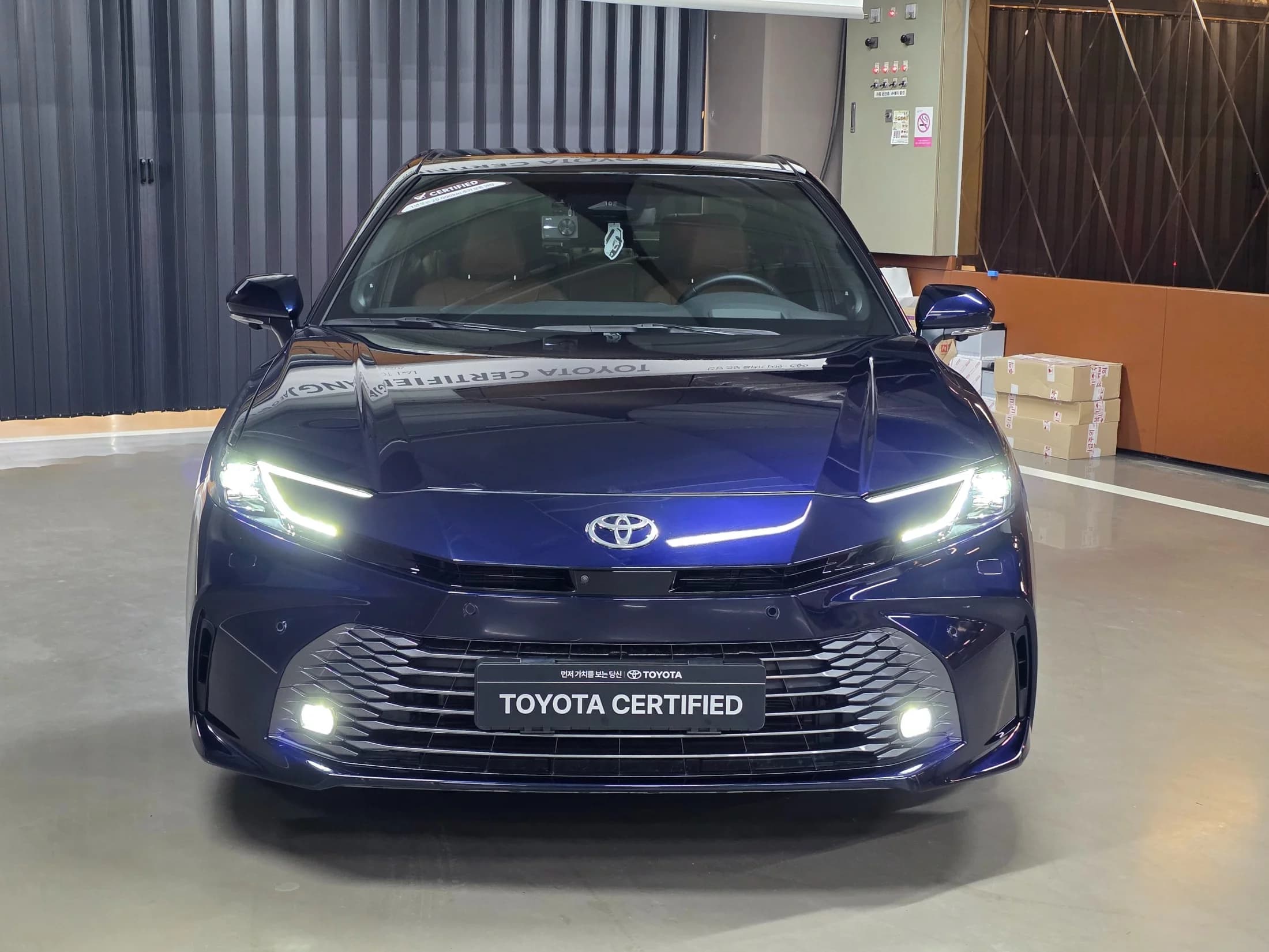 Toyota CAMRY 2.5 XLE Premium Hybrid, гибрид, 2024 г. 4862 км. — фото 3