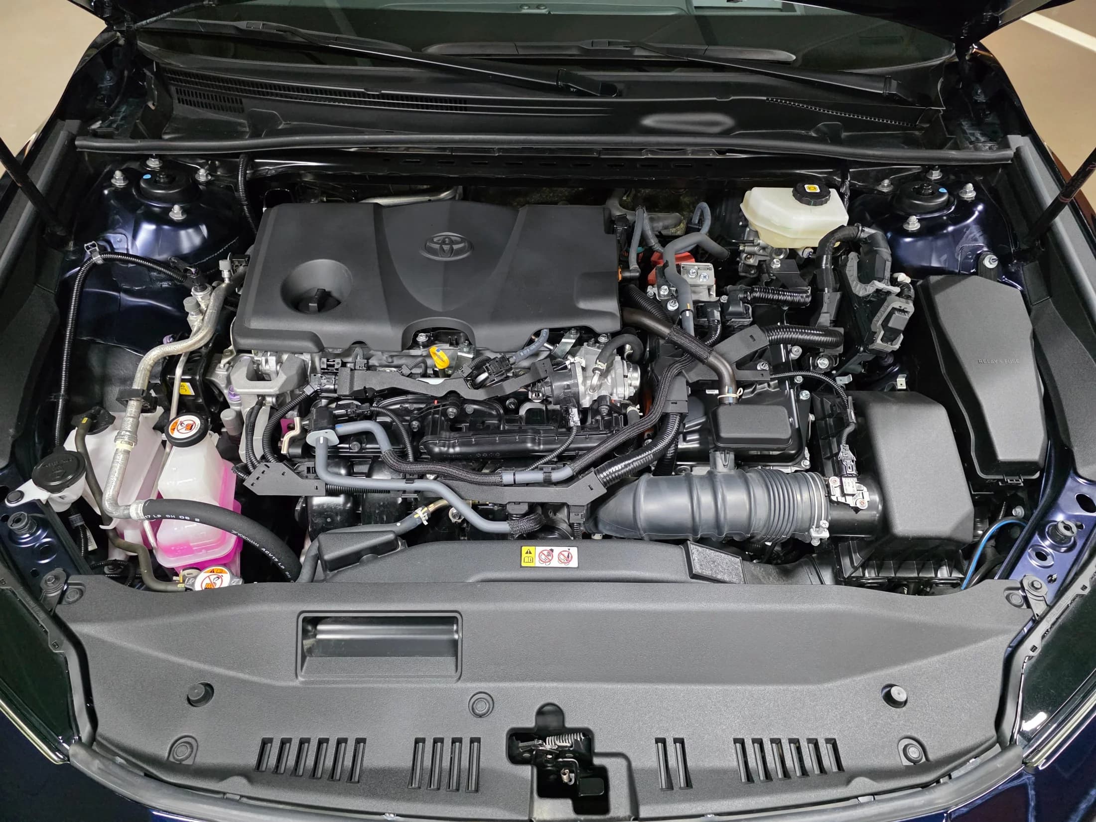 Toyota CAMRY 2.5 XLE Premium Hybrid, гибрид, 2024 г. 4862 км. — фото 6