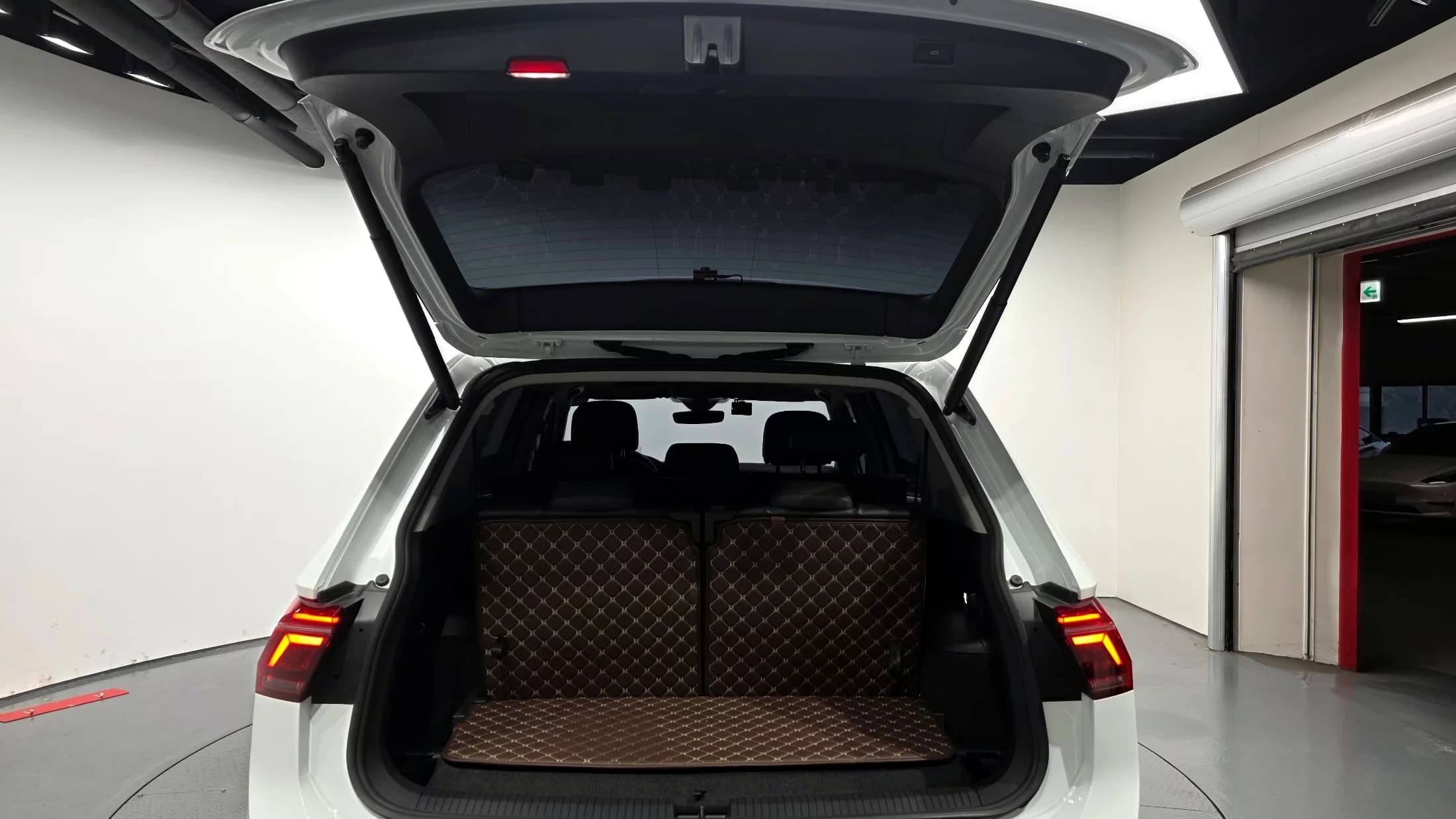 Volkswagen TIGUAN 2.0 TSI Prestige, 2023 г. 15521 км. — фото 20