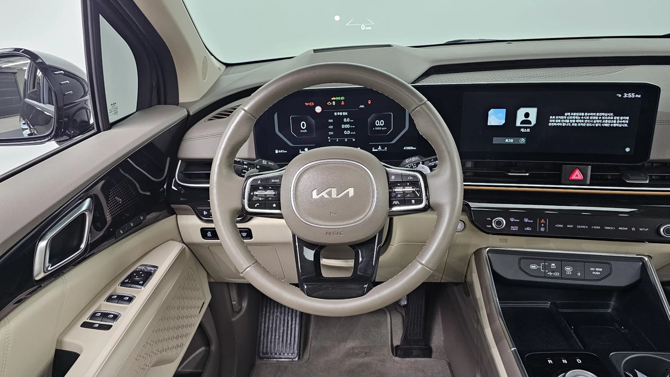 Kia Carnival 9-Seater Signature, 2023 г. 41977 км. — фото 12