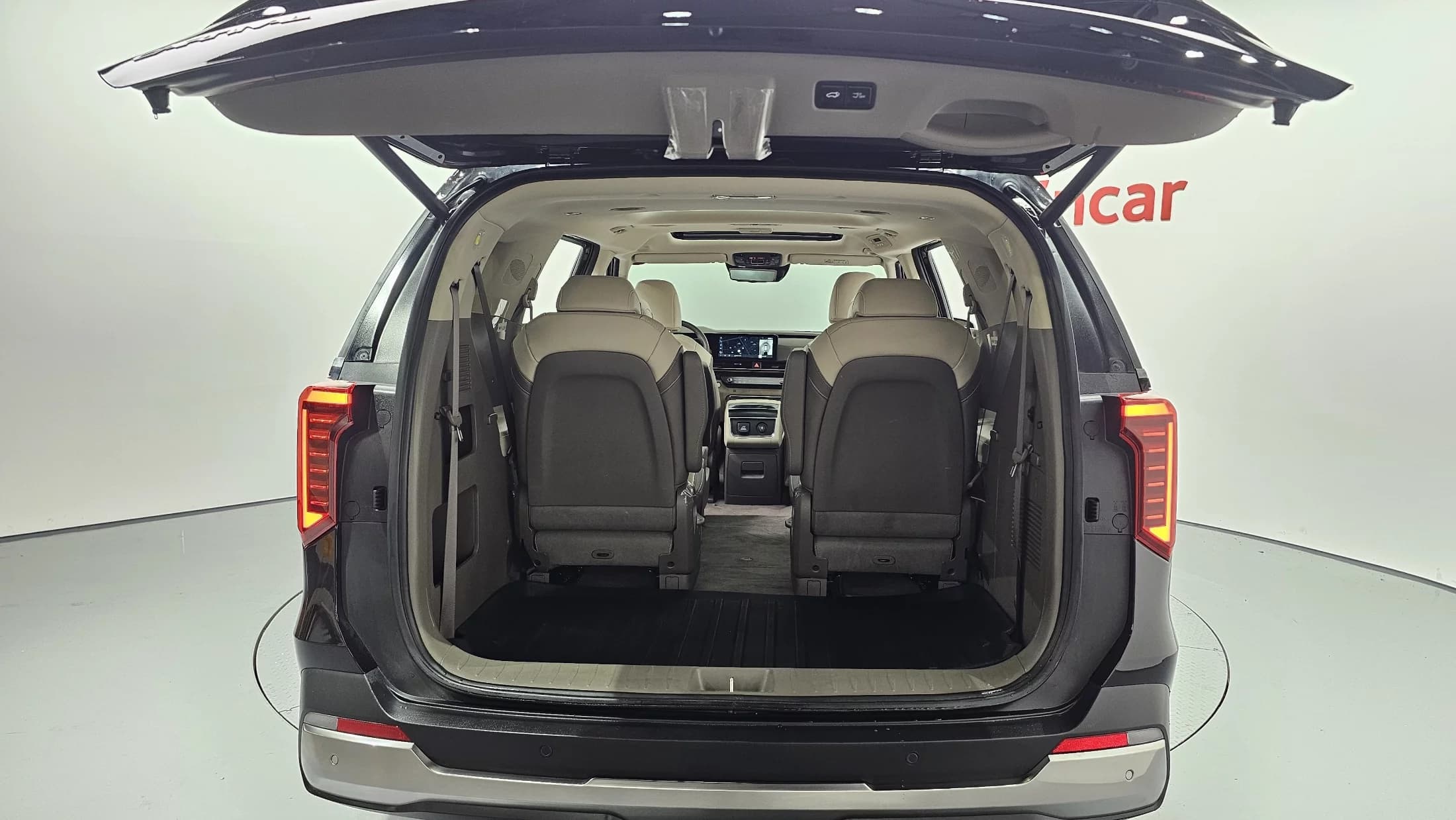 Kia Carnival 9-Seater Signature, 2023 г. 41977 км. — фото 20