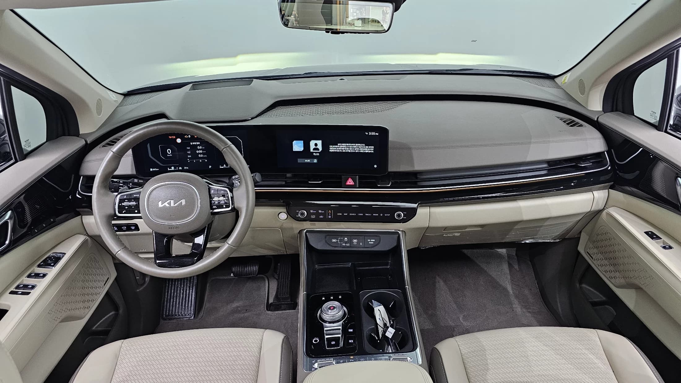 Kia Carnival 9-Seater Signature, 2023 г. 41977 км. — фото 7