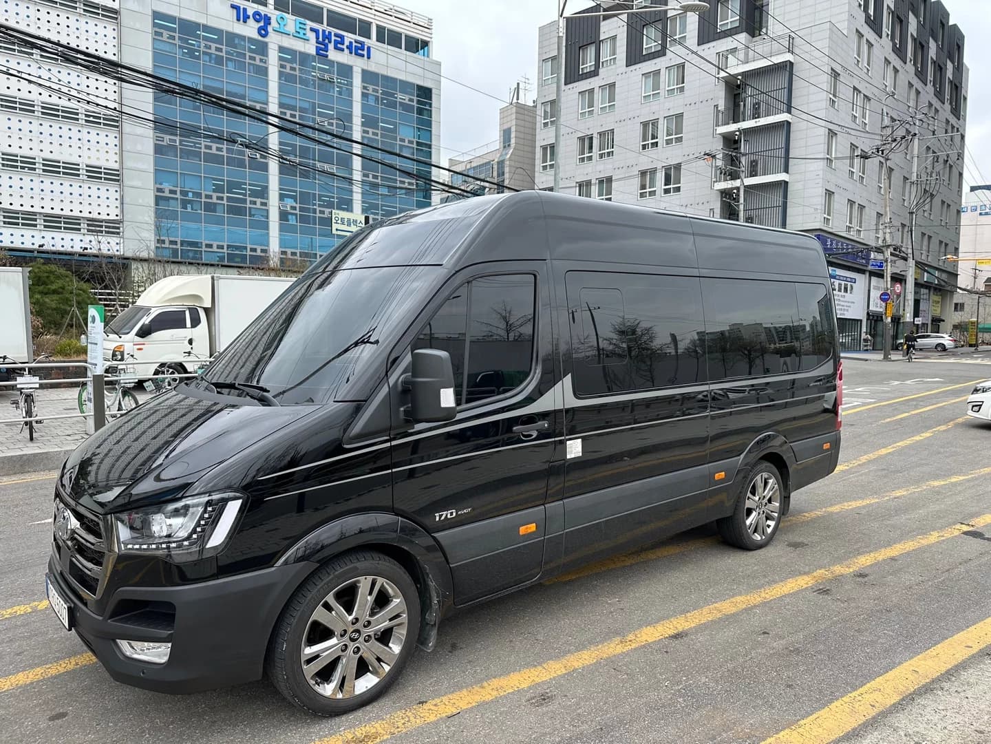 Hyundai H1 15-seater Luxury, 2021 г. 39136 км. — фото 2