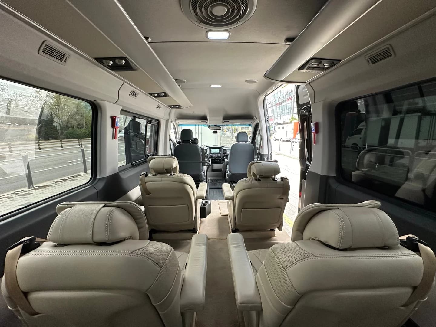 Hyundai H1 15-seater Luxury, 2021 г. 39136 км. — фото 14