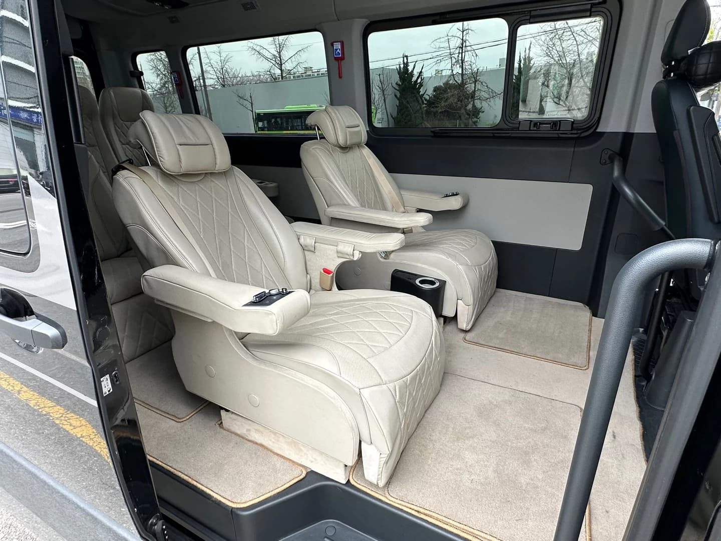 Hyundai H1 15-seater Luxury, 2021 г. 39136 км. — фото 15