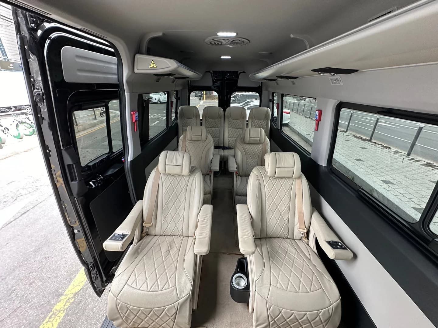 Hyundai H1 15-seater Luxury, 2021 г. 39136 км. — фото 18