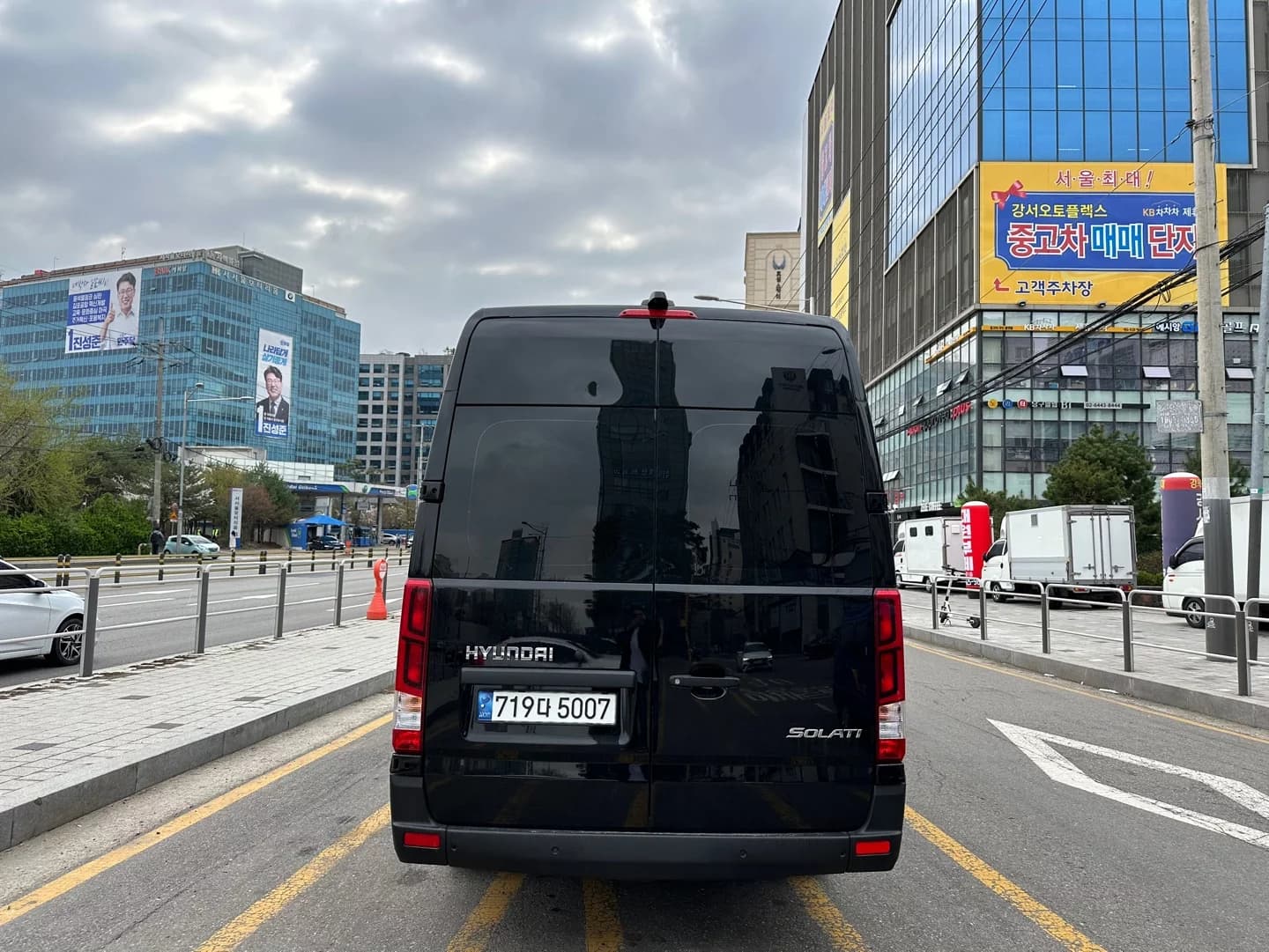 Hyundai H1 15-seater Luxury, 2021 г. 39136 км. — фото 6