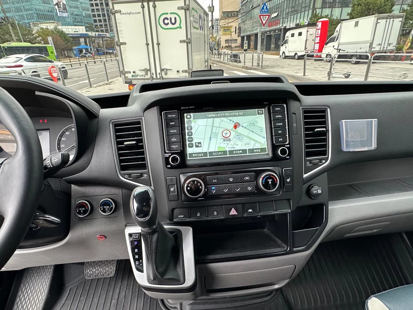 Hyundai H1 15-seater Luxury, 2021 г. 39136 км. — фото 9