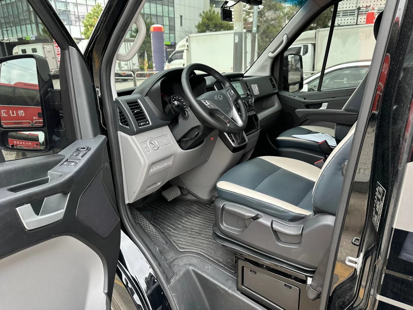 Hyundai H1 15-seater Luxury, 2021 г. 39136 км. — фото 10