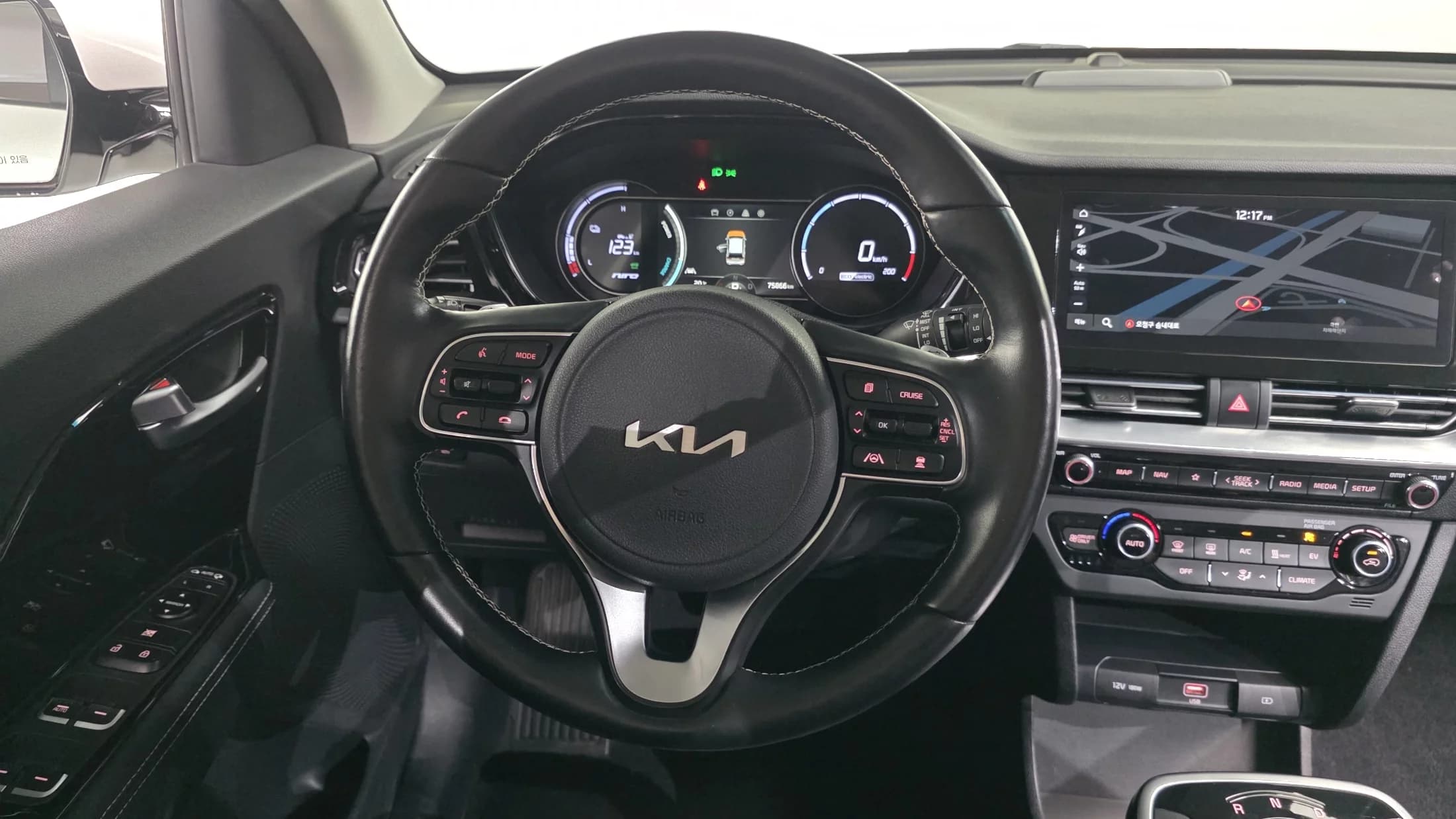 Kia Niro Prestige, электромобиль, 2021 г. 75876 км. — фото 13