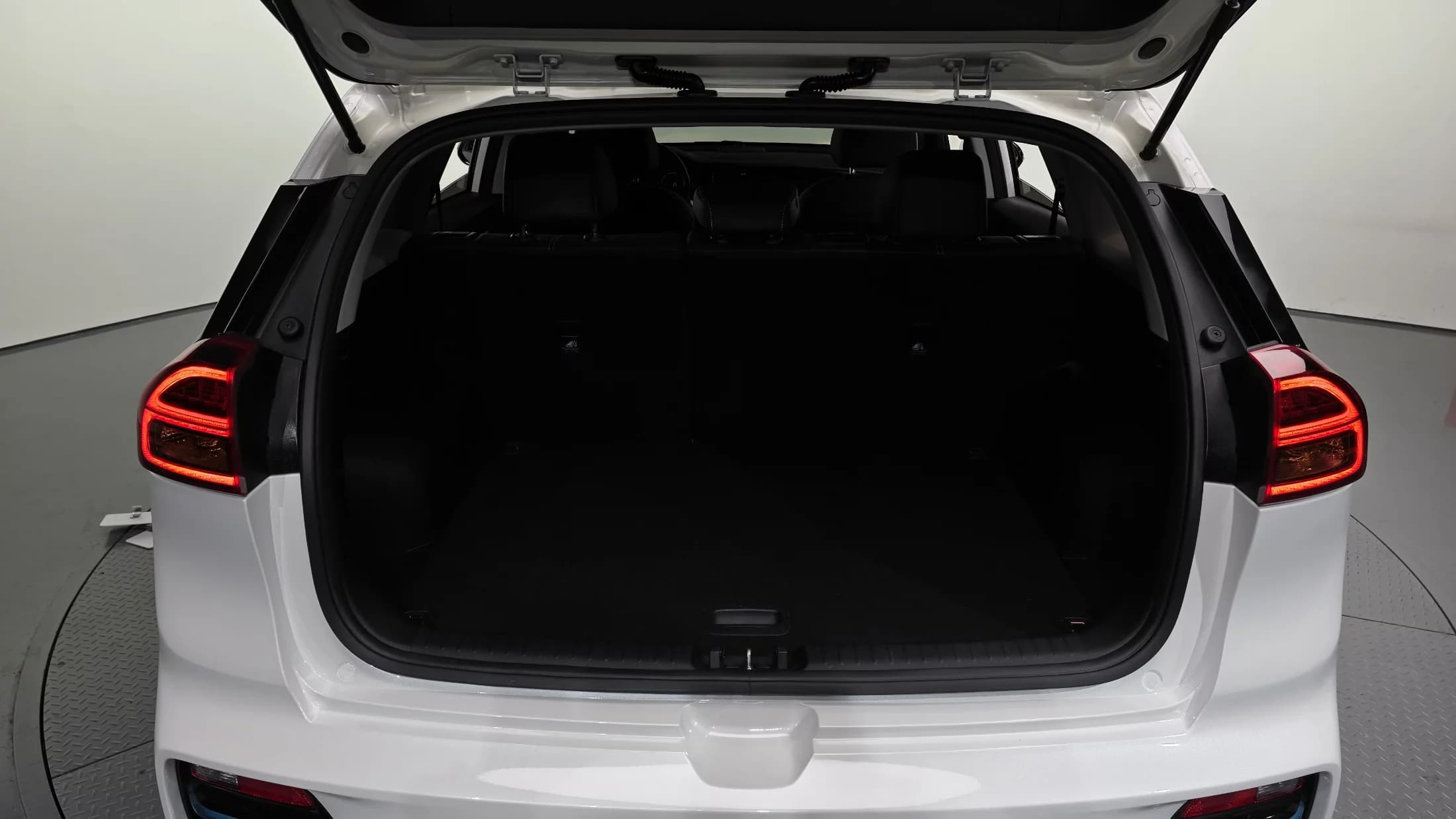 Kia Niro Prestige, электромобиль, 2021 г. 75876 км. — фото 20