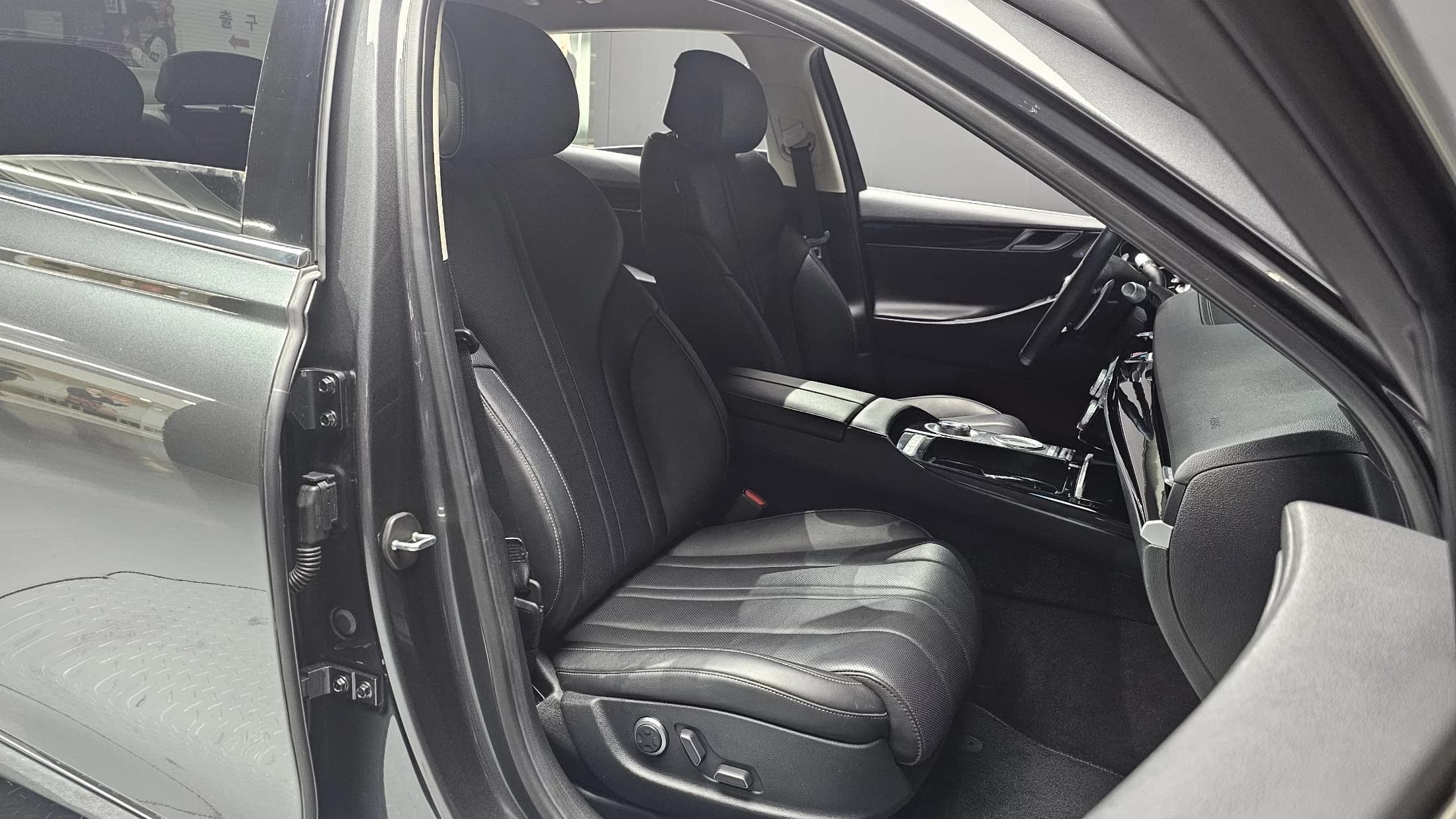 Genesis G80 Gasoline 2.5 Turbo 2WD, 2021 г. 33701 км. — фото 11