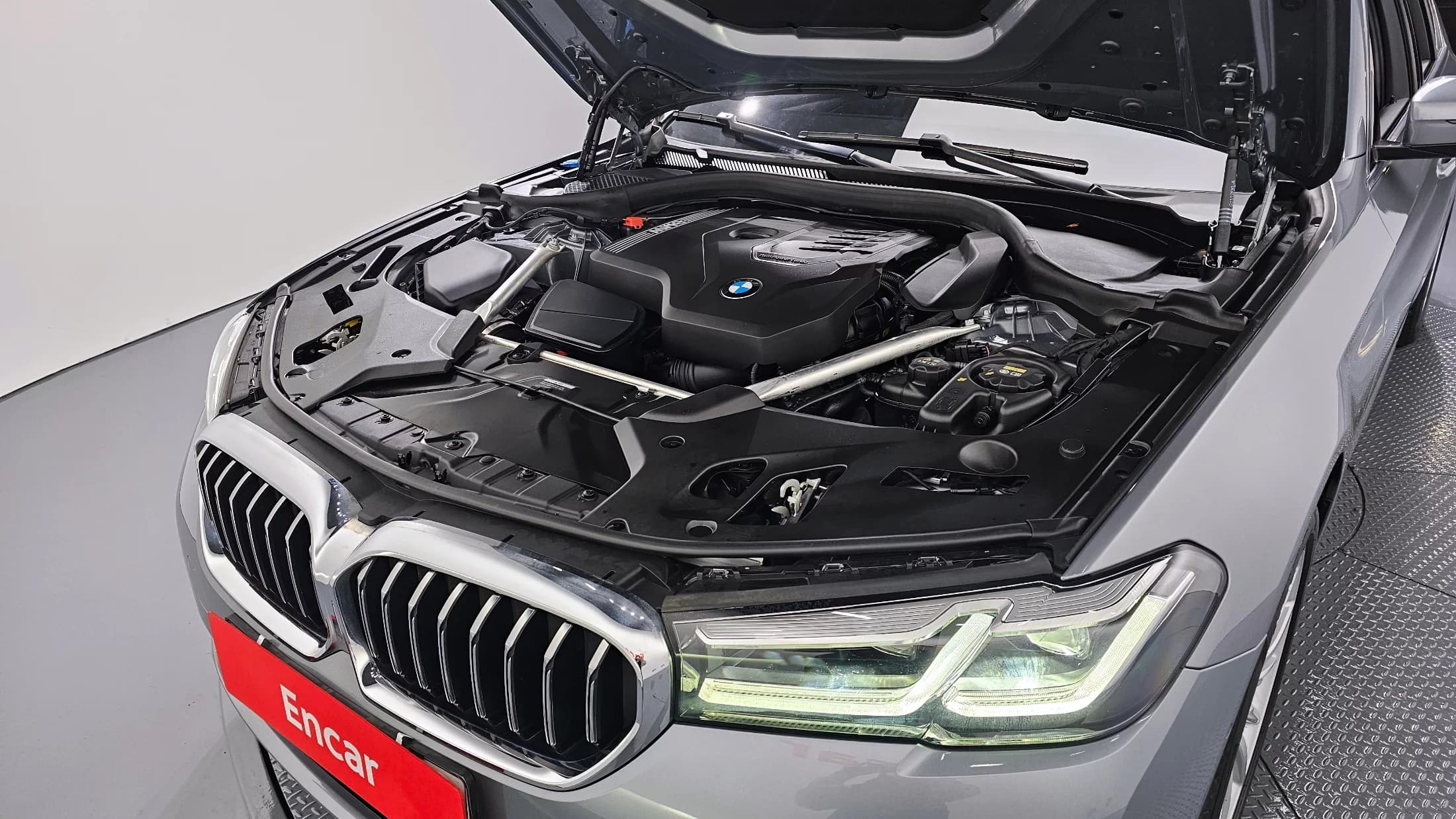 BMW 5-Series 530i xDrive Luxury, 2023 г. 48502 км. — фото 6