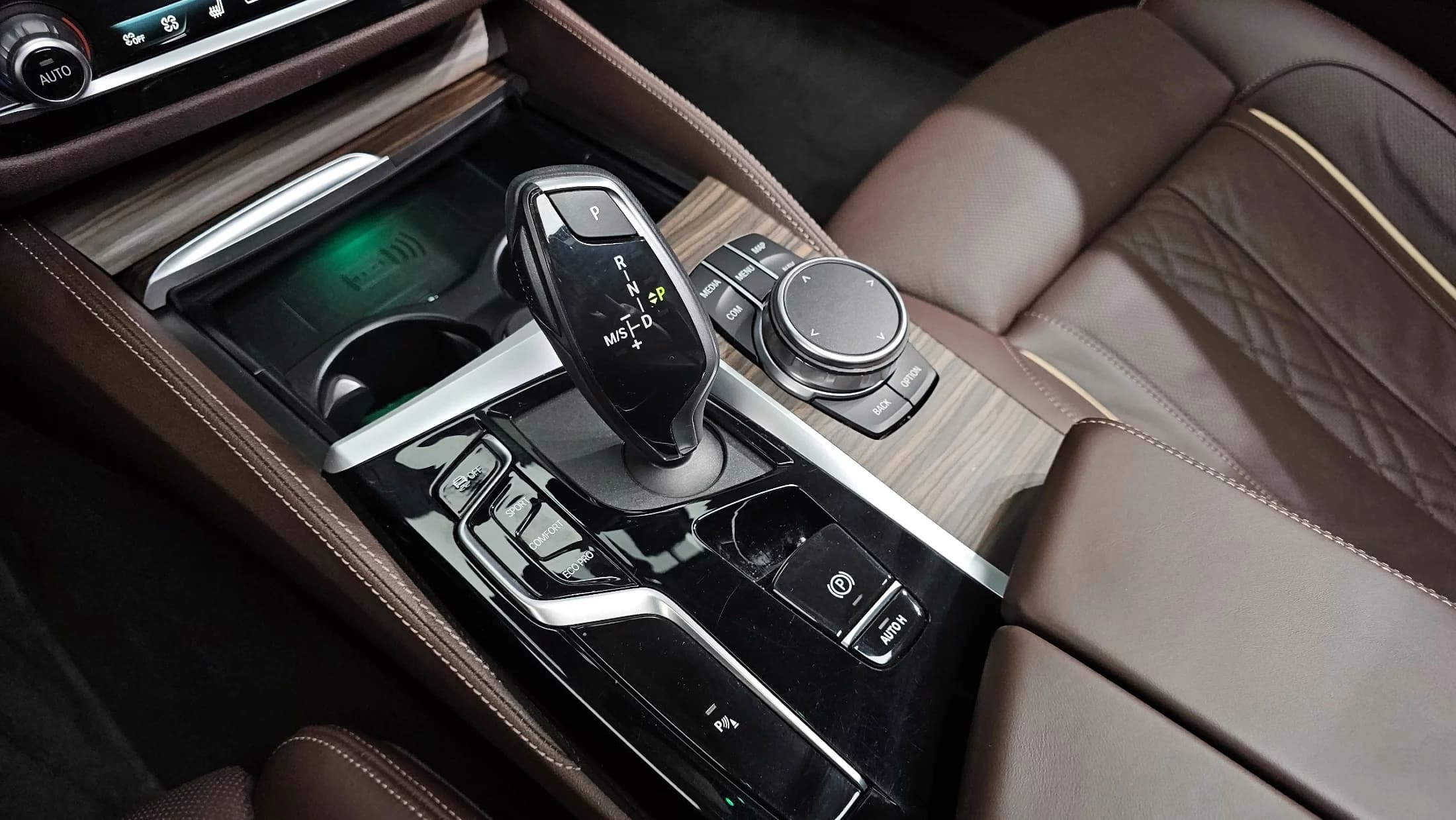 BMW 5-Series 530i xDrive Luxury, 2023 г. 48502 км. — фото 9