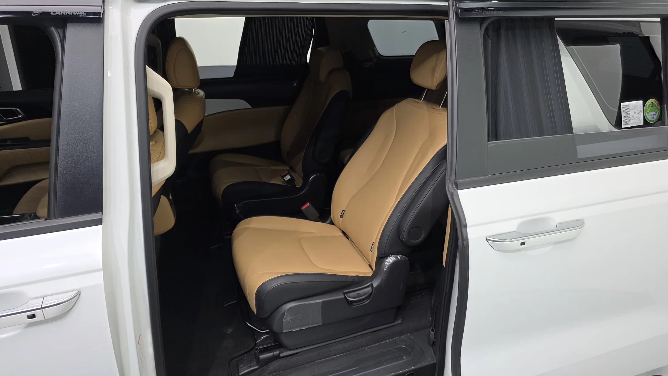 Kia Carnival 9-Seater Prestige, 2023 г. 71870 км. — фото 11