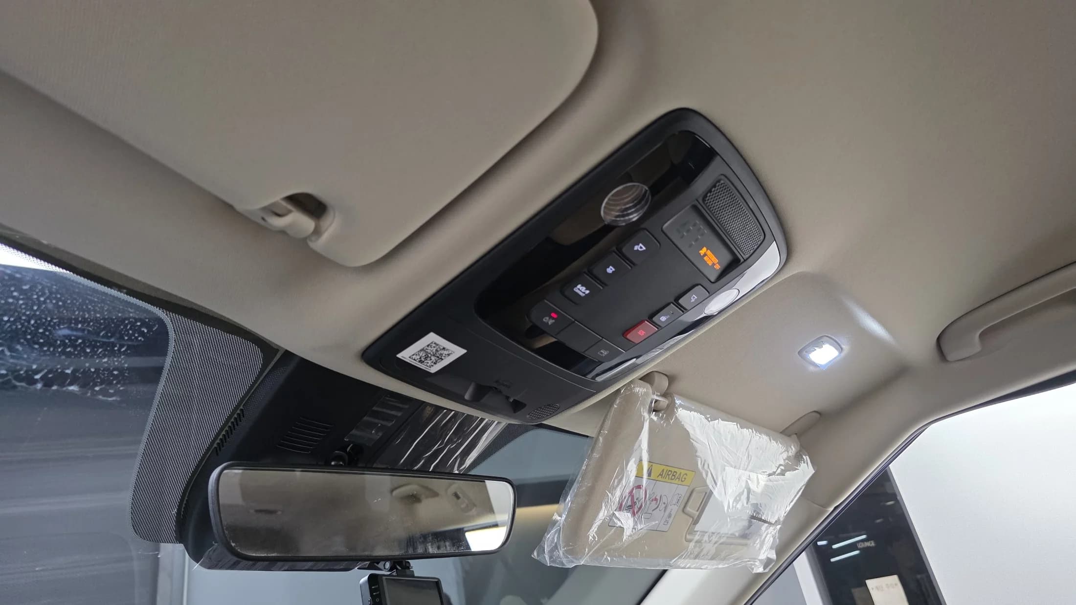 Kia Carnival 9-Seater Prestige, 2023 г. 71870 км. — фото 19