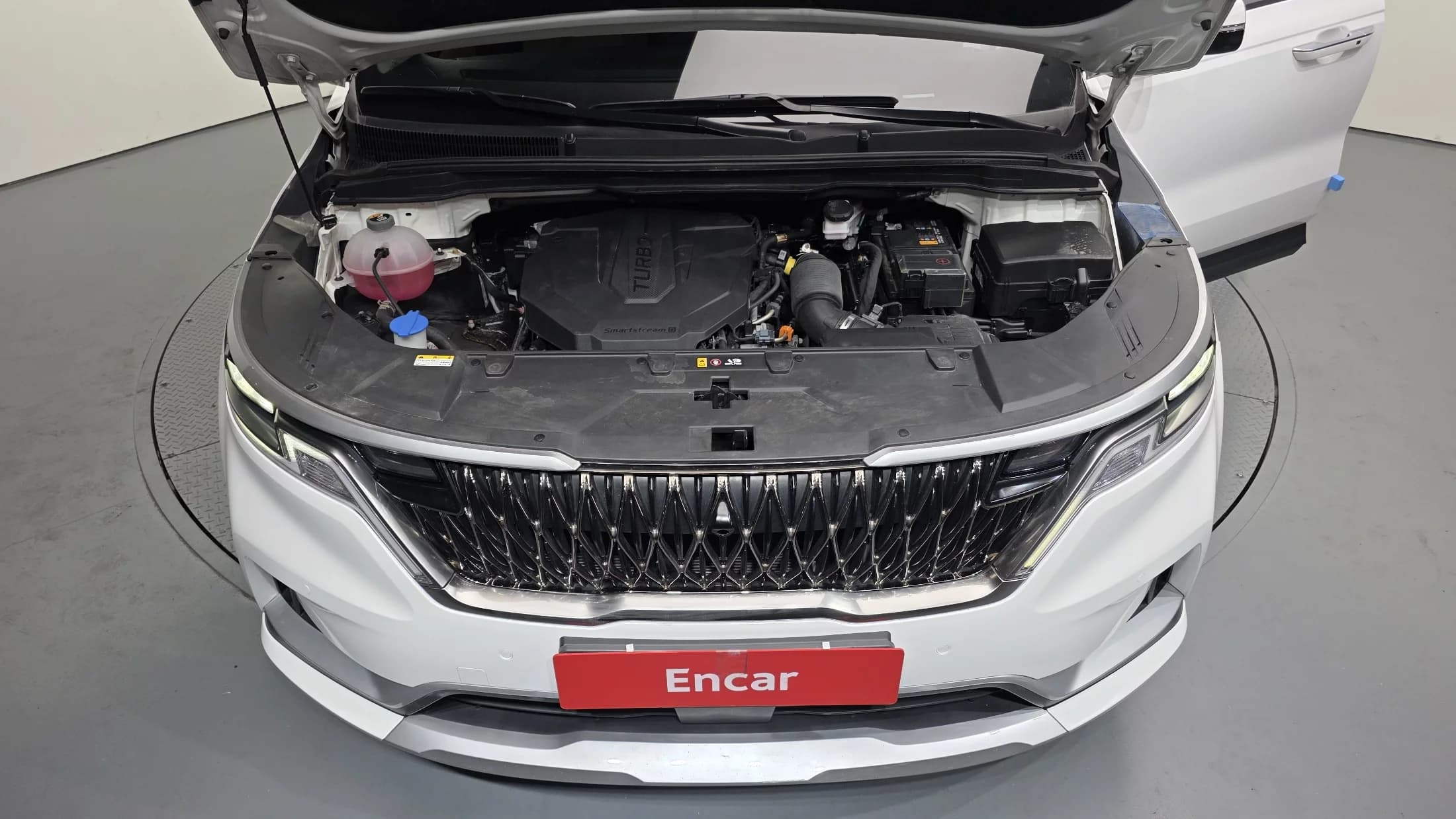 Kia Carnival 9-Seater Prestige, 2023 г. 71870 км. — фото 6