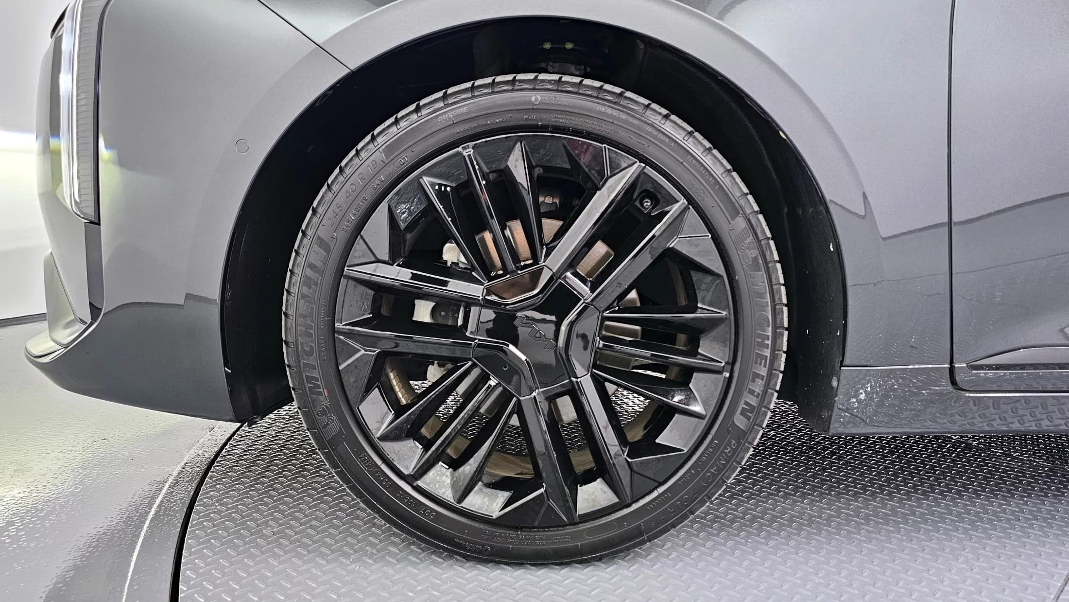 Kia K8 Signature Black, гибрид, 2025 г. 9367 км. — фото 5