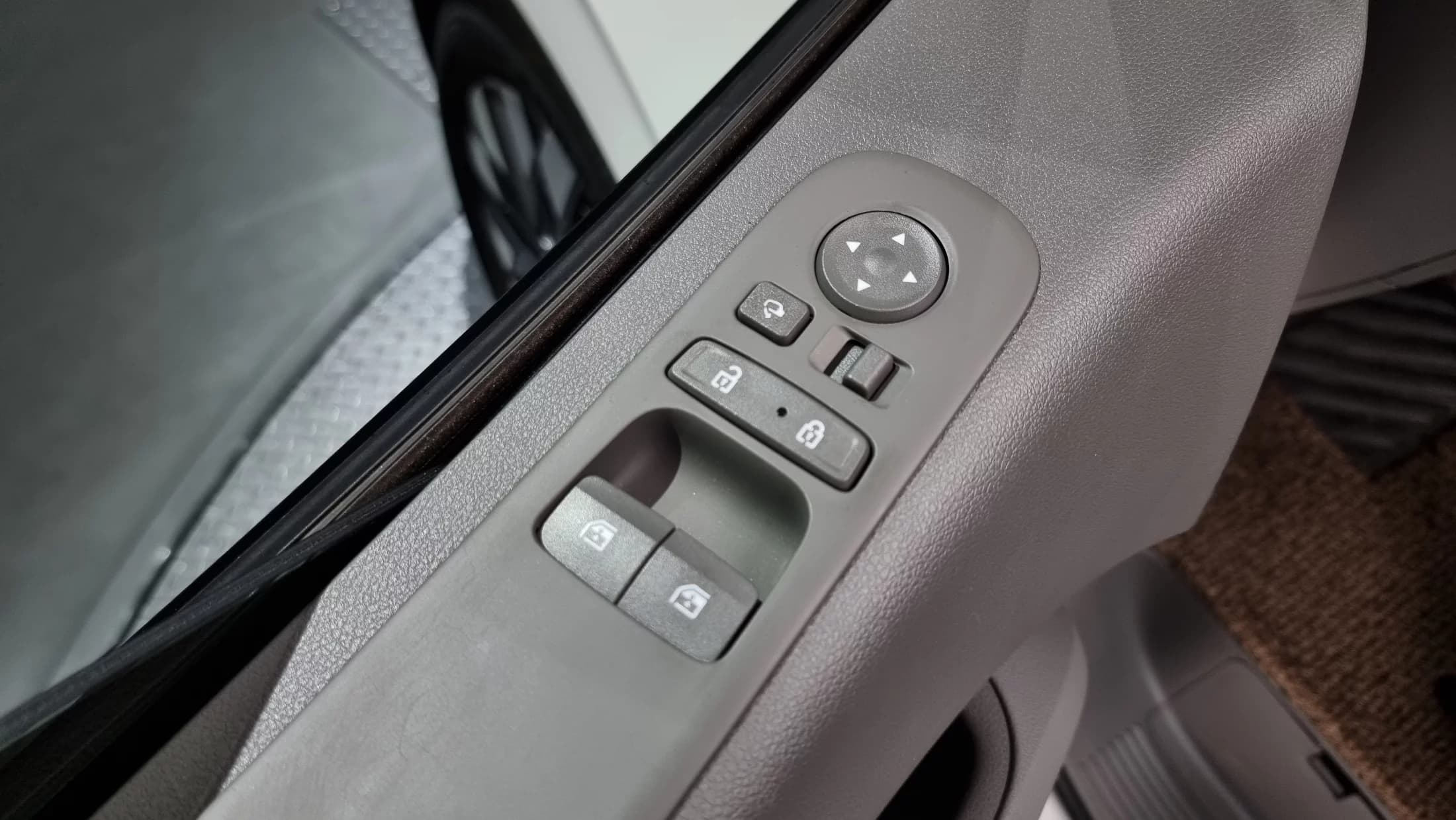 Hyundai Staria 4WD Lounge 7-Seater Inspiration, 2023 г. 31821 км. — фото 19
