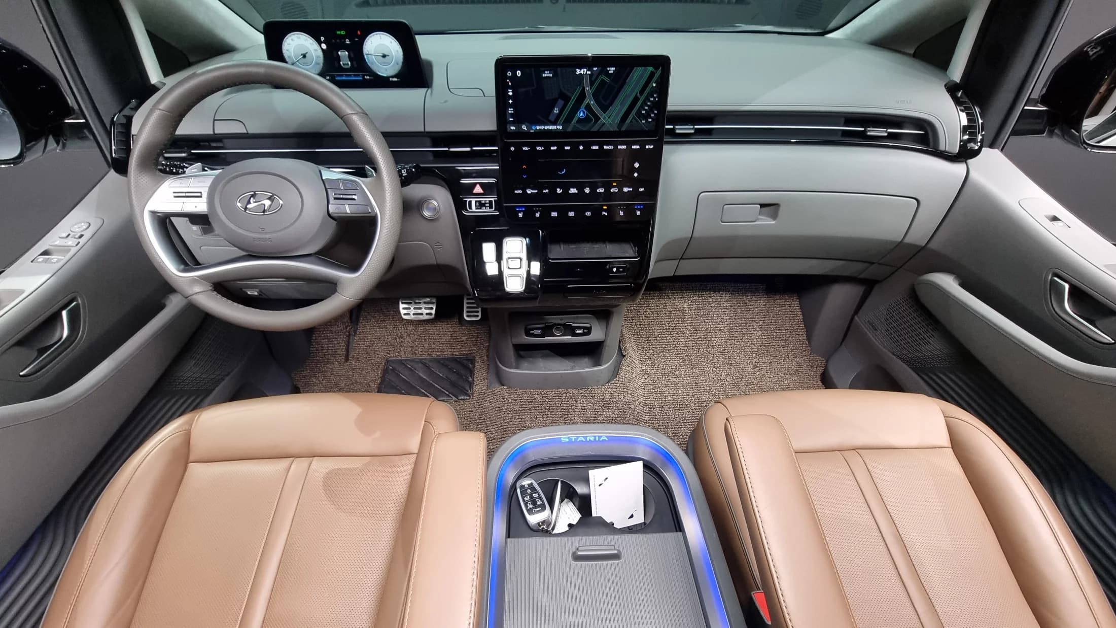 Hyundai Staria 4WD Lounge 7-Seater Inspiration, 2023 г. 31821 км. — фото 7