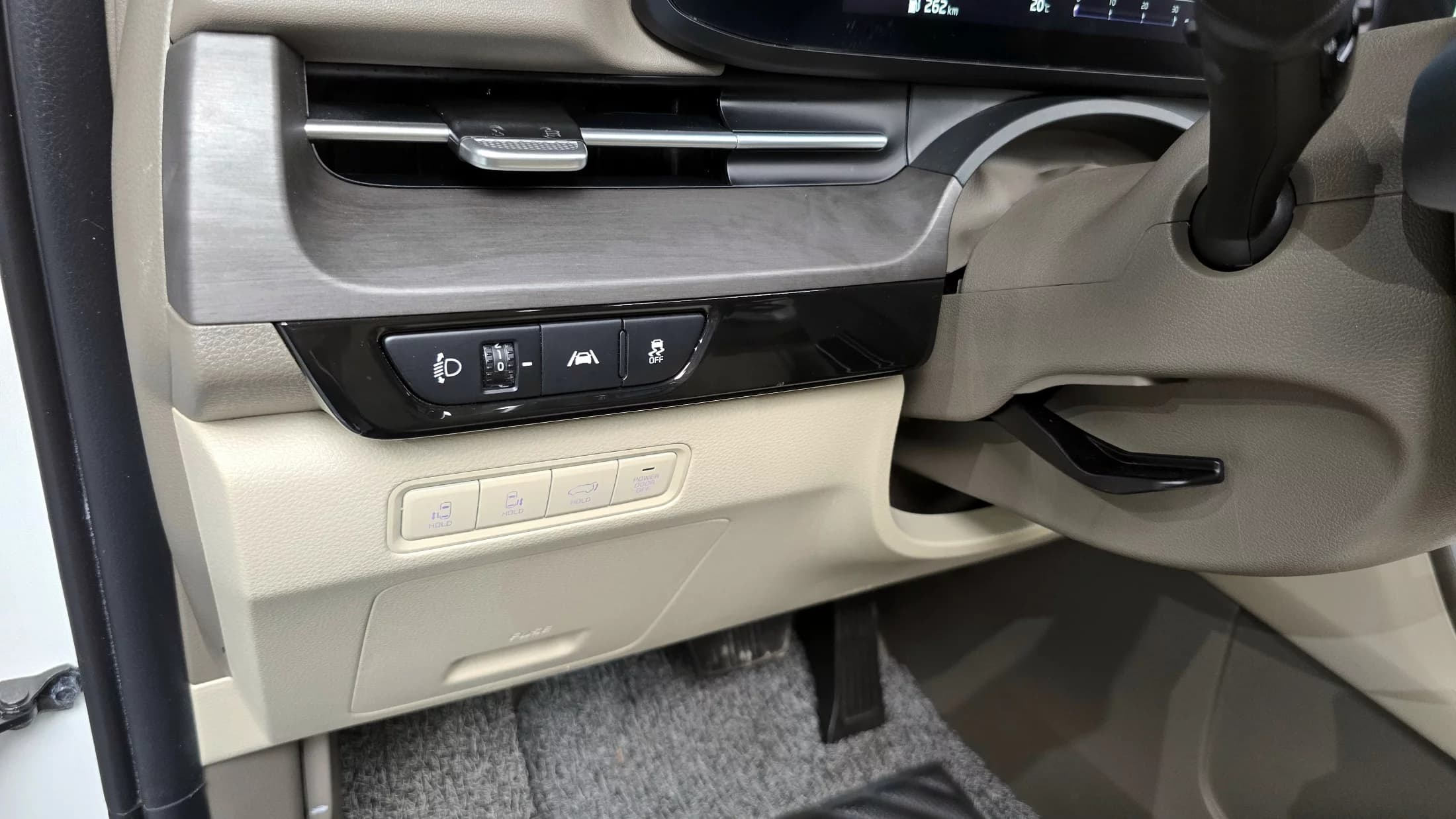 Kia Carnival 9-Seater Signature, 2023 г. 17282 км. — фото 18