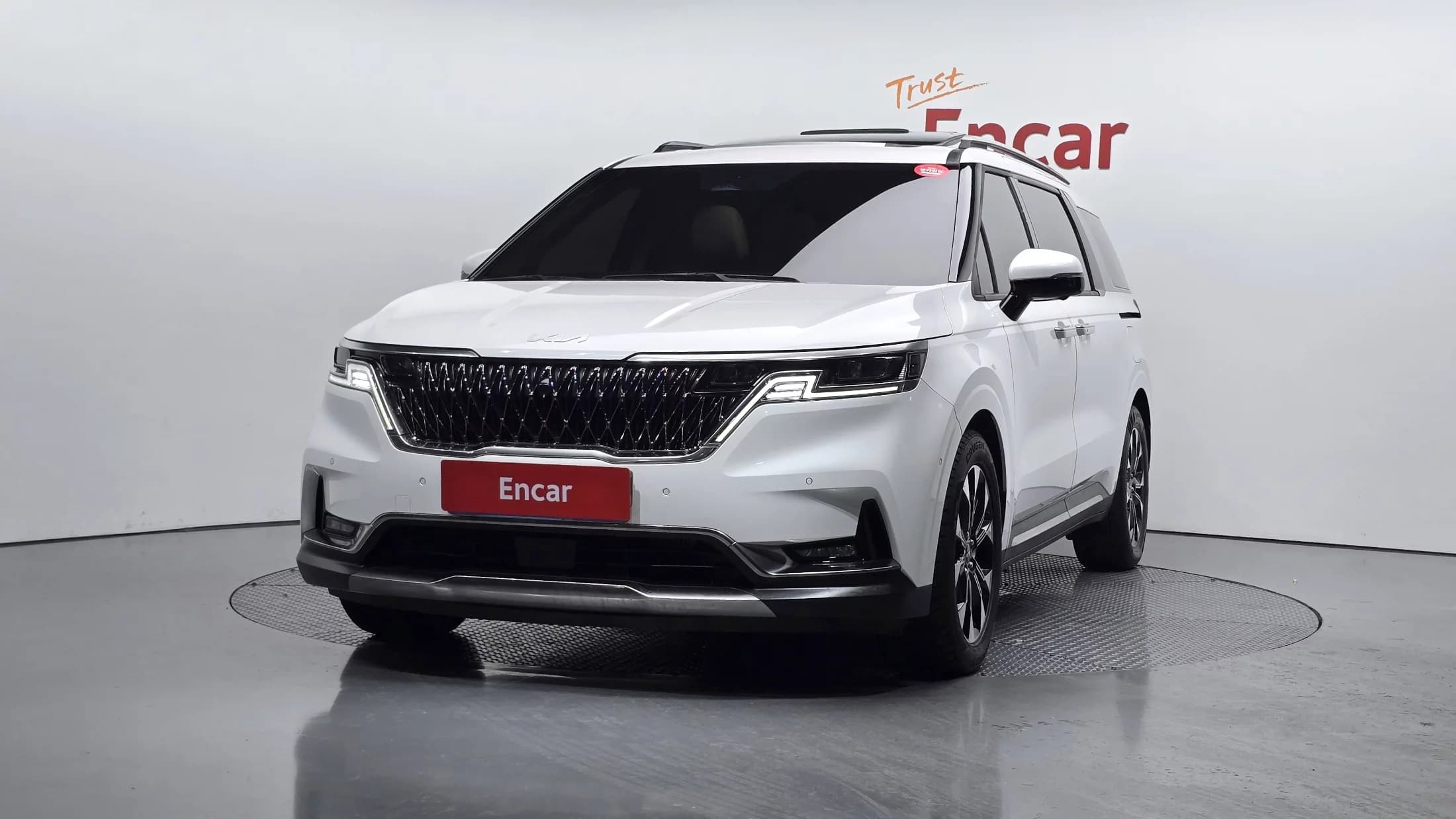 Kia Carnival 9-Seater Signature, 2023 г. 17282 км. — фото 3