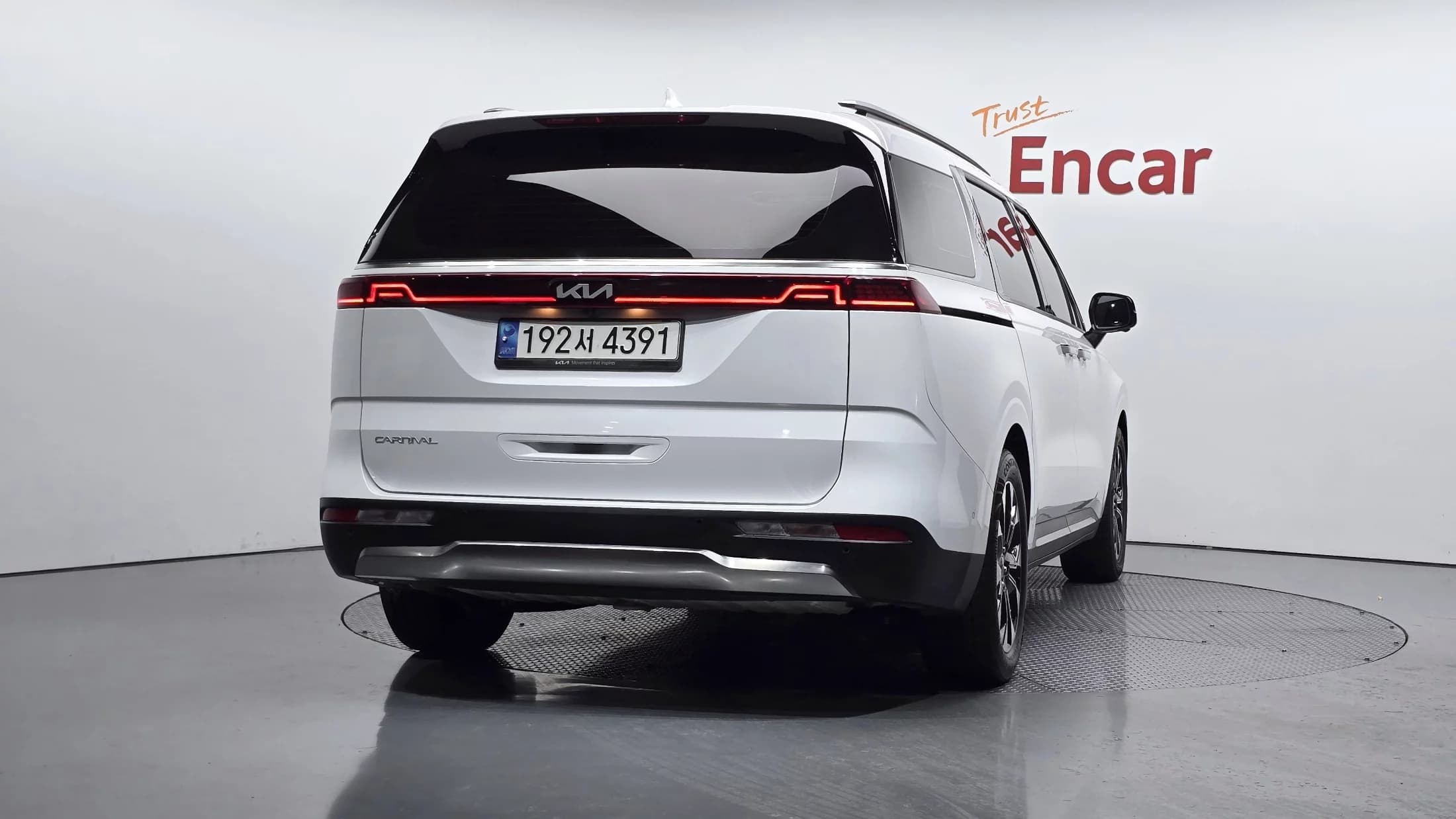 Kia Carnival 9-Seater Signature, 2023 г. 17282 км. — фото 4
