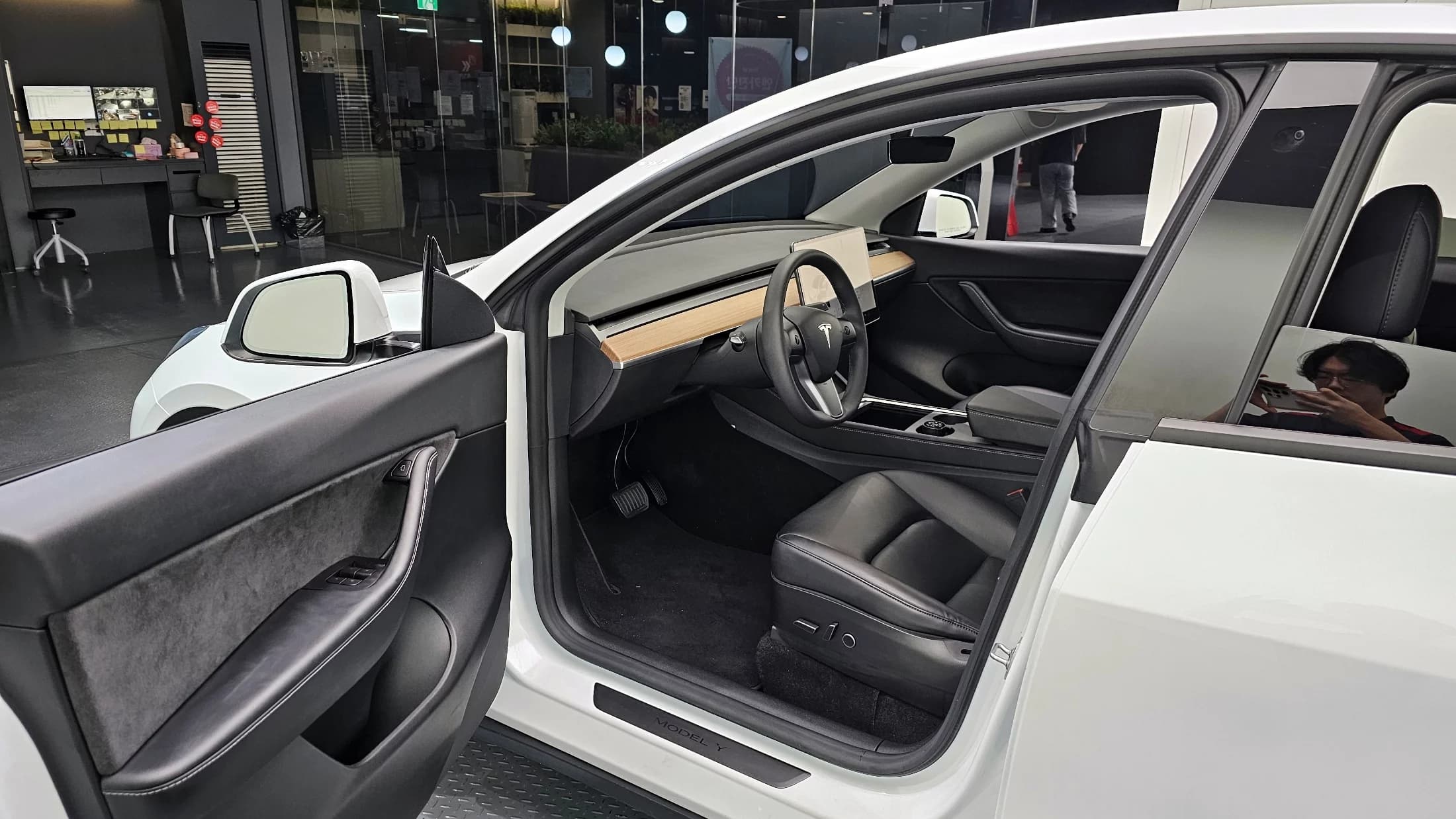 Tesla Model Y Long Range, электромобиль, 2021 г. 40853 км. — фото 11