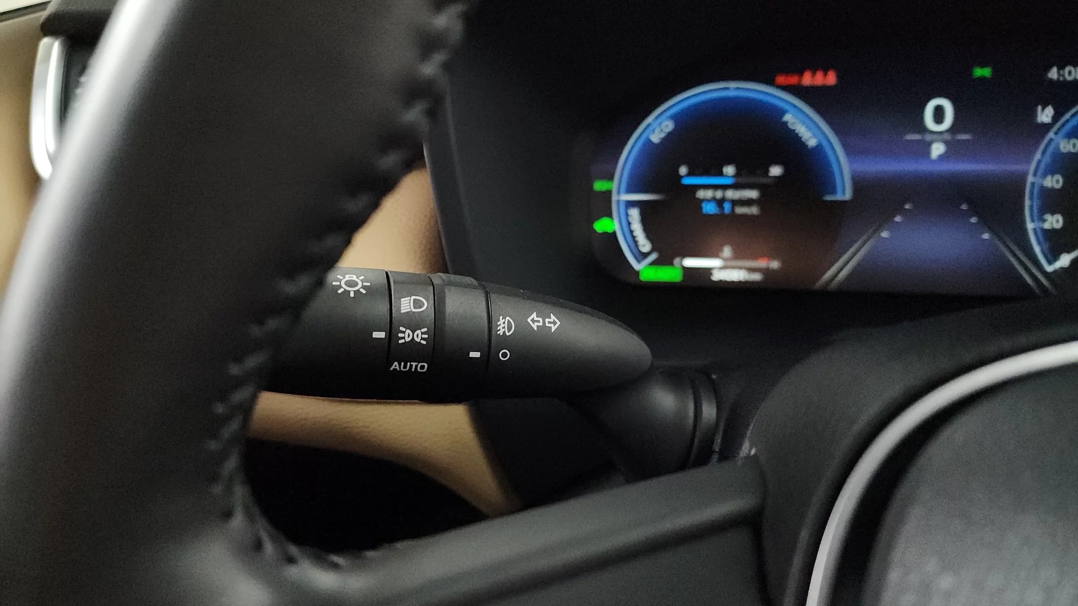 Toyota RAV4 2.5 2WD Hybrid XLE, гибрид, 2023 г. 34161 км. — фото 15