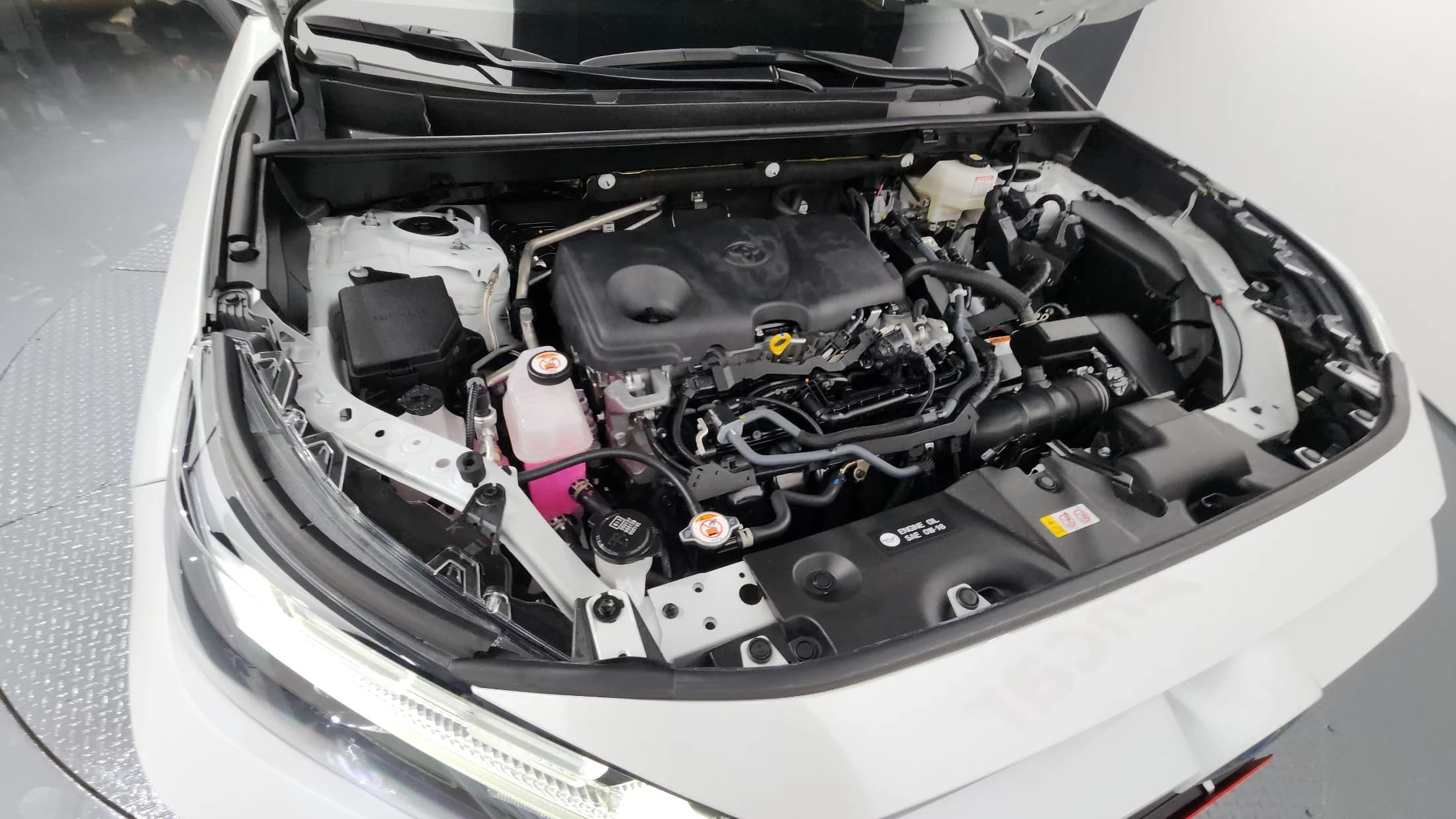 Toyota RAV4 2.5 2WD Hybrid XLE, гибрид, 2023 г. 34161 км. — фото 6